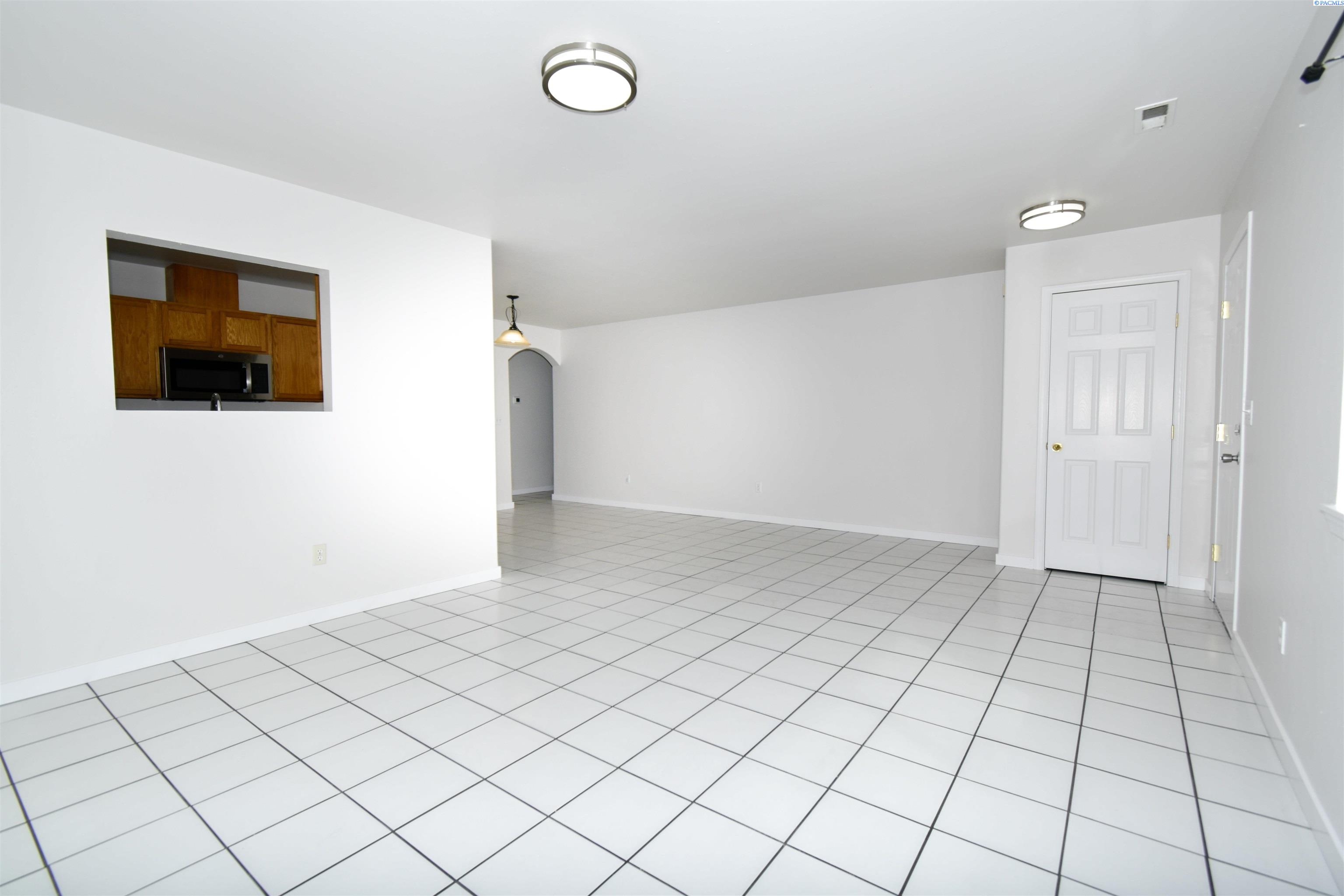 2515 E Adelia, Pasco, WA 99301