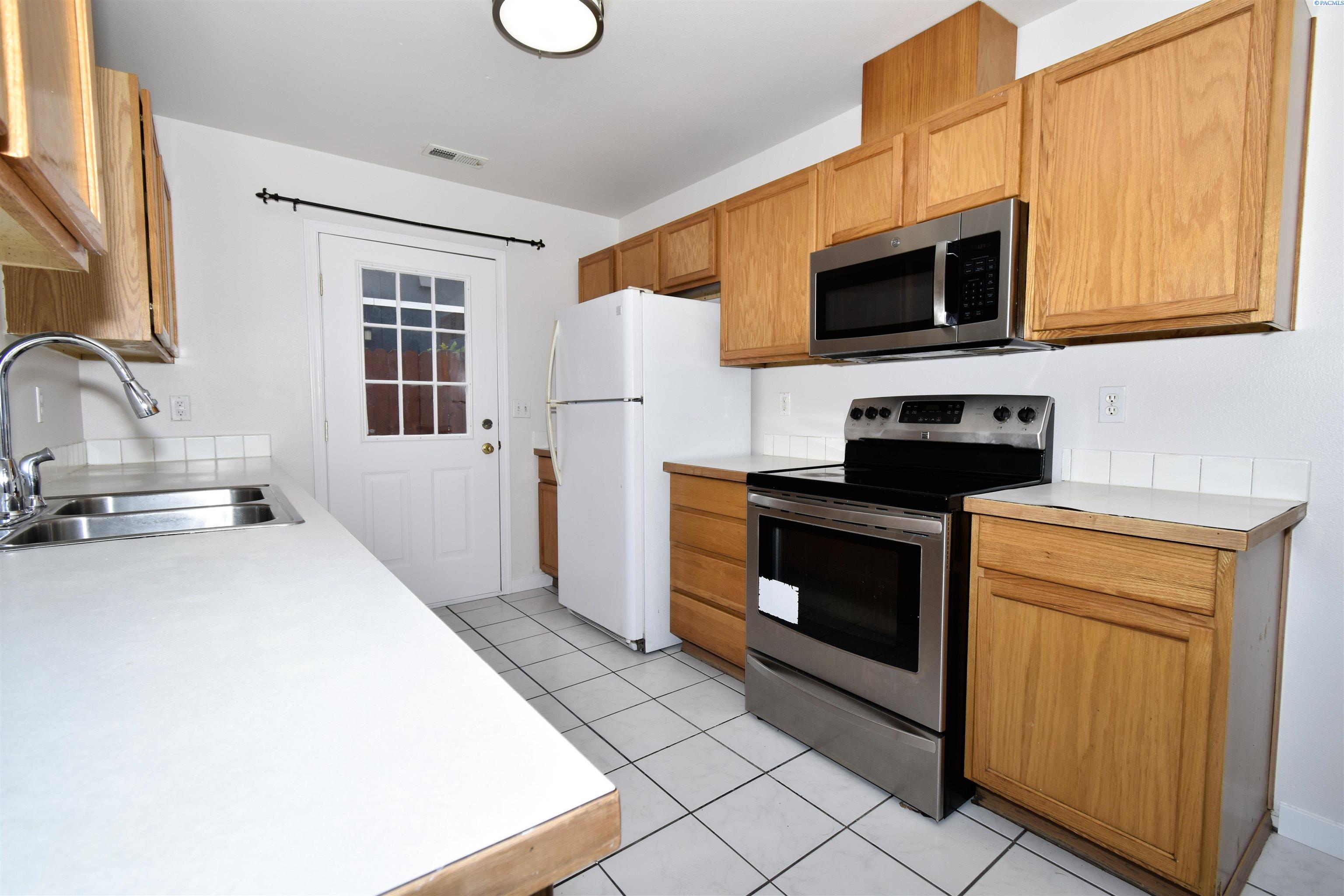 2515 E Adelia, Pasco, WA 99301