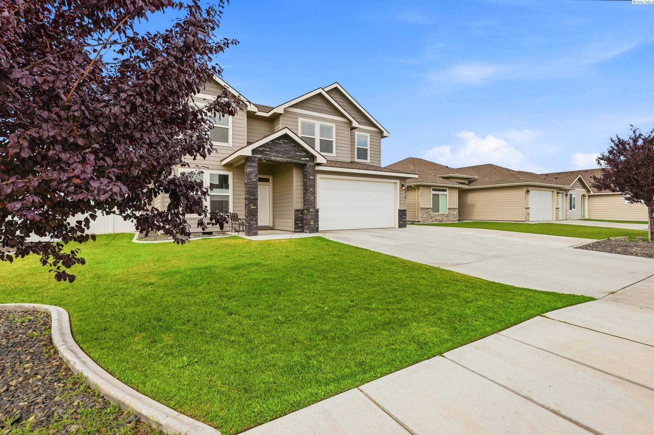 8215 Ashen Dr, Pasco, WA 99301