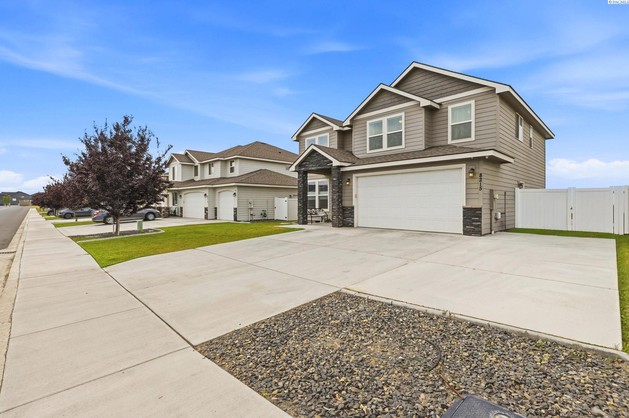 8215 Ashen Dr, Pasco, WA 99301
