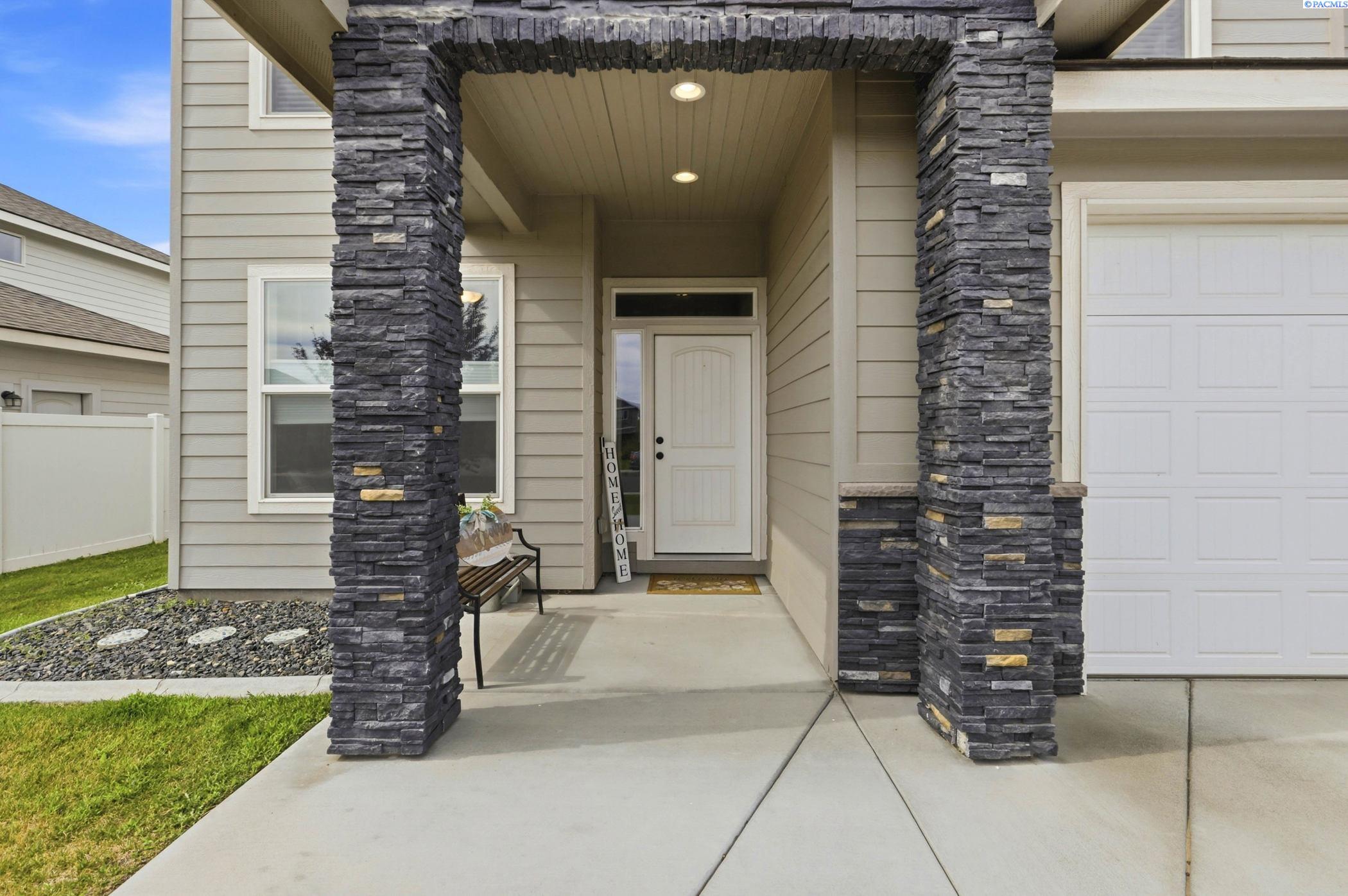 8215 Ashen Dr, Pasco, WA 99301