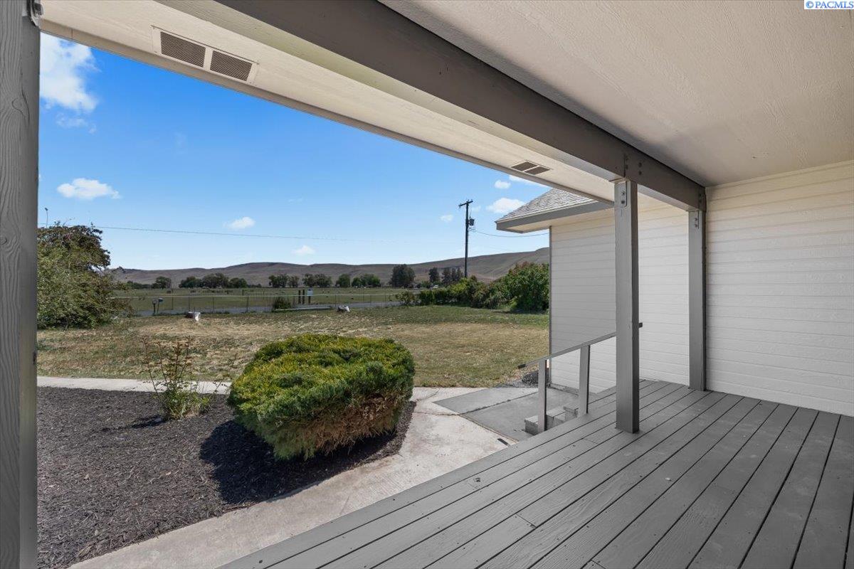 100608 W Old Inland Empire Hwy, Prosser, WA 99350