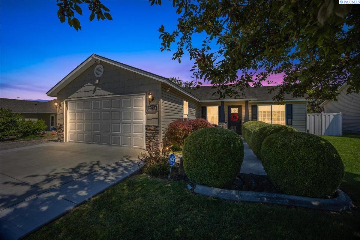 8021 Canyon , Pasco, WA 99301