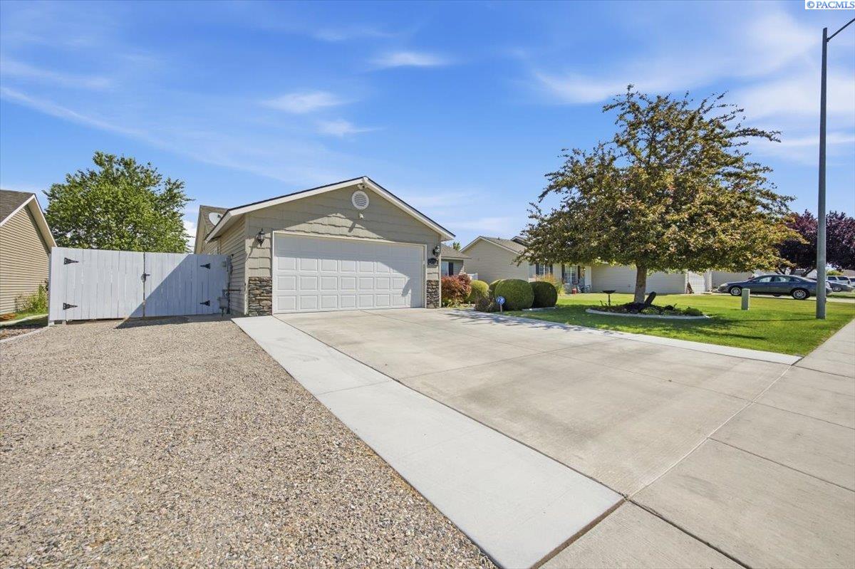 8021 Canyon , Pasco, WA 99301