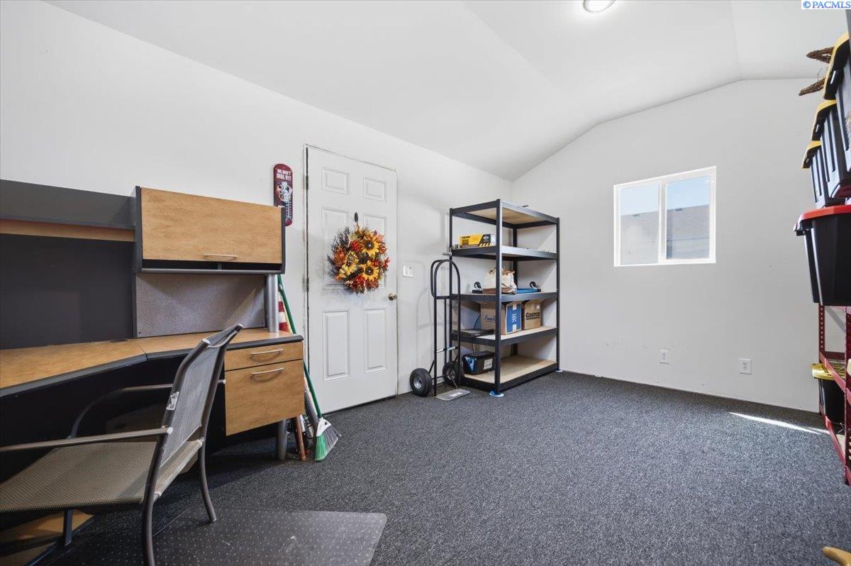 8021 Canyon , Pasco, WA 99301