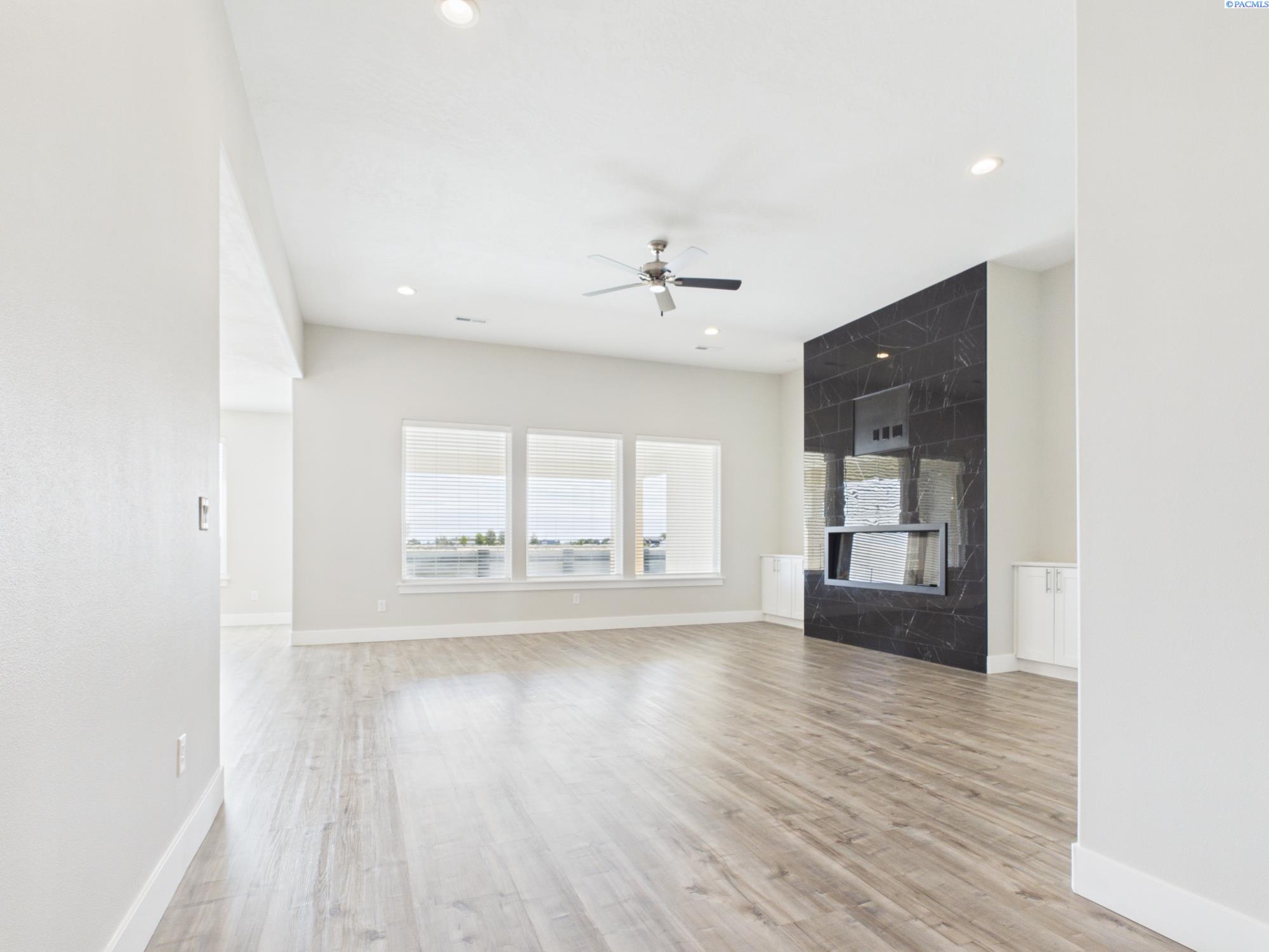 2675 Friesian , West Richland, WA 99353