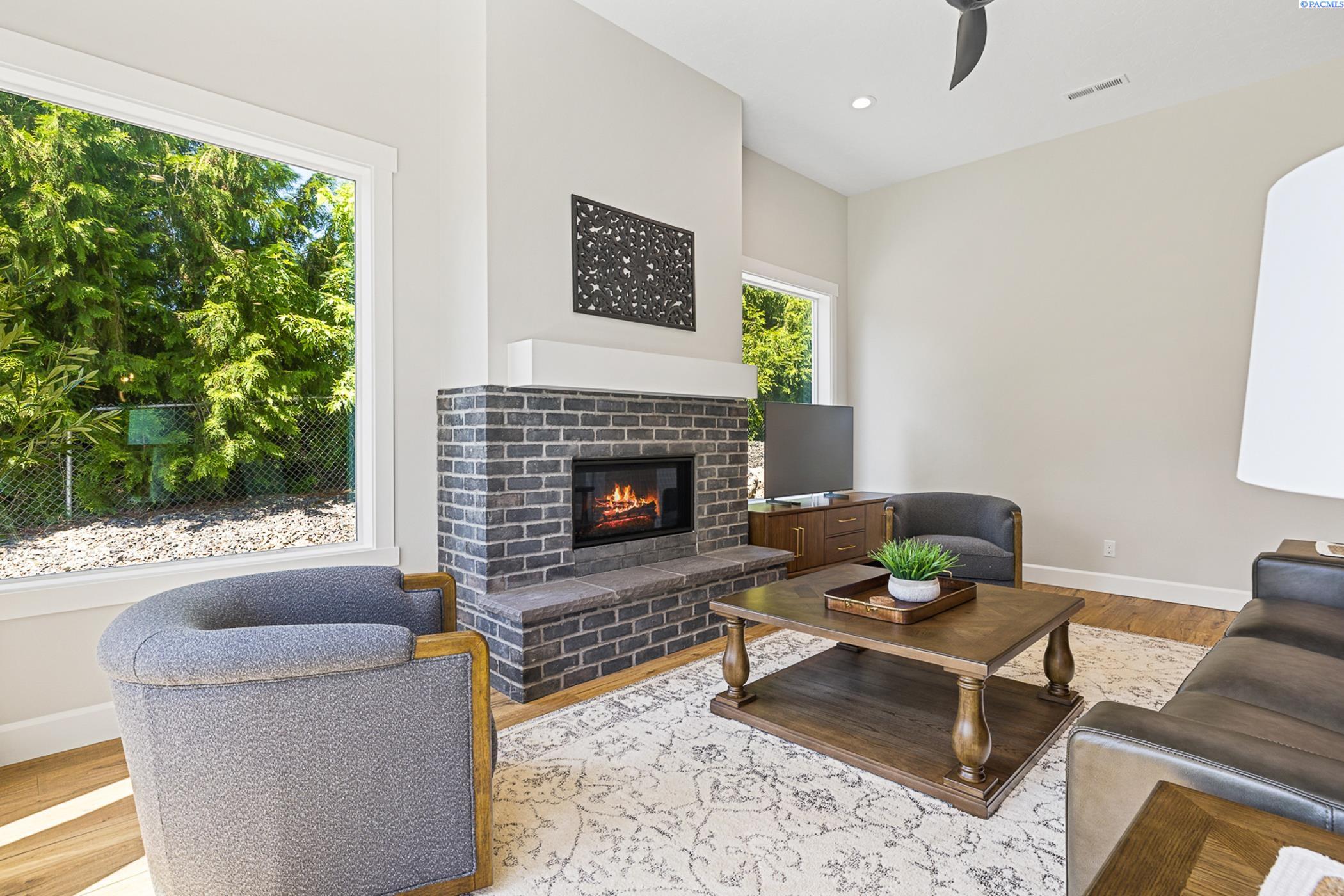 375 Rachel Rd, Kennewick, WA 99338