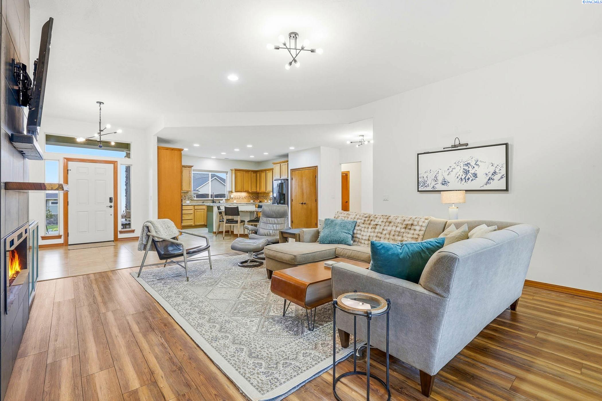 477 Heritage Hills Dr, Richland, WA 99352