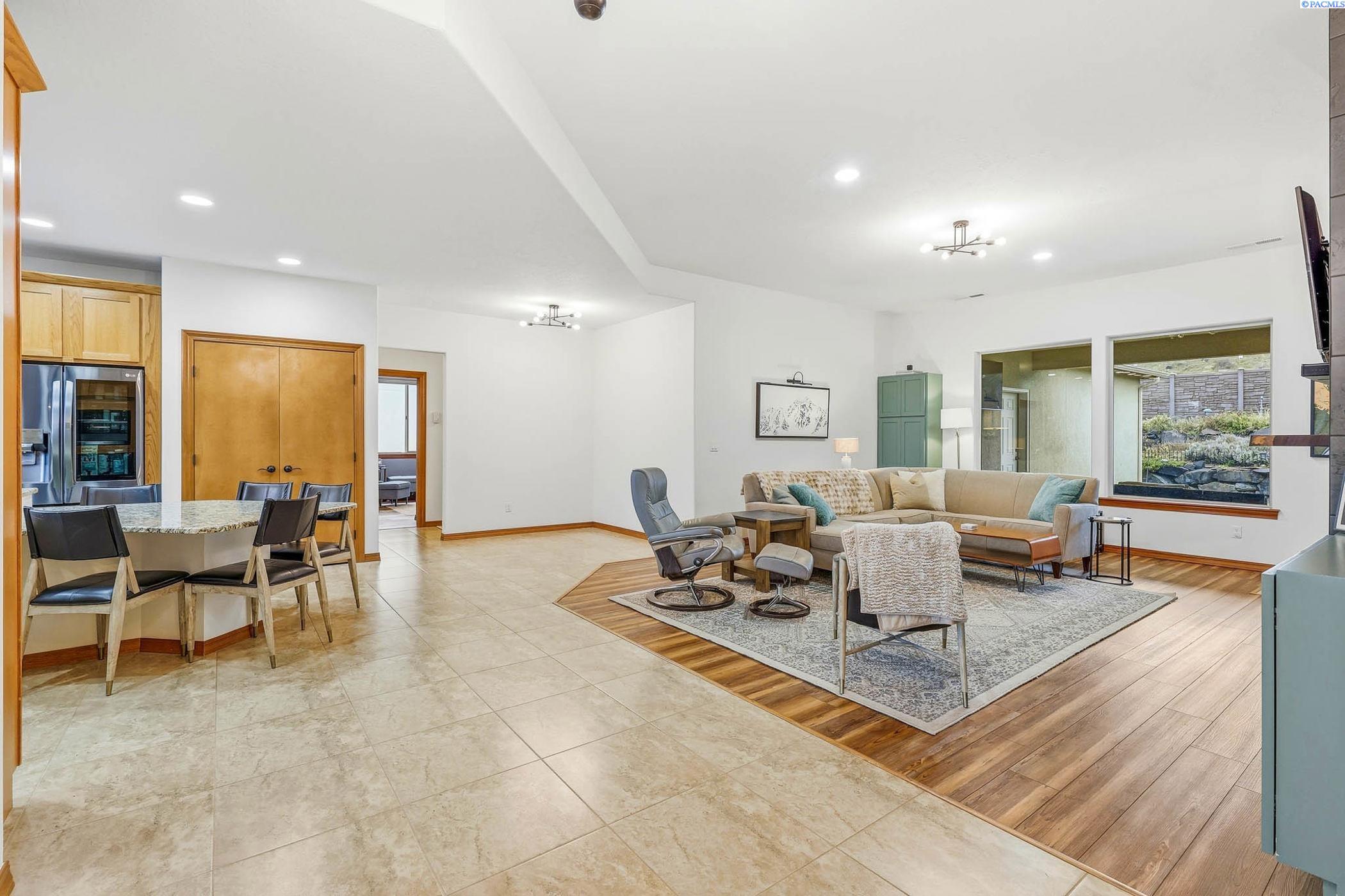 477 Heritage Hills Dr, Richland, WA 99352