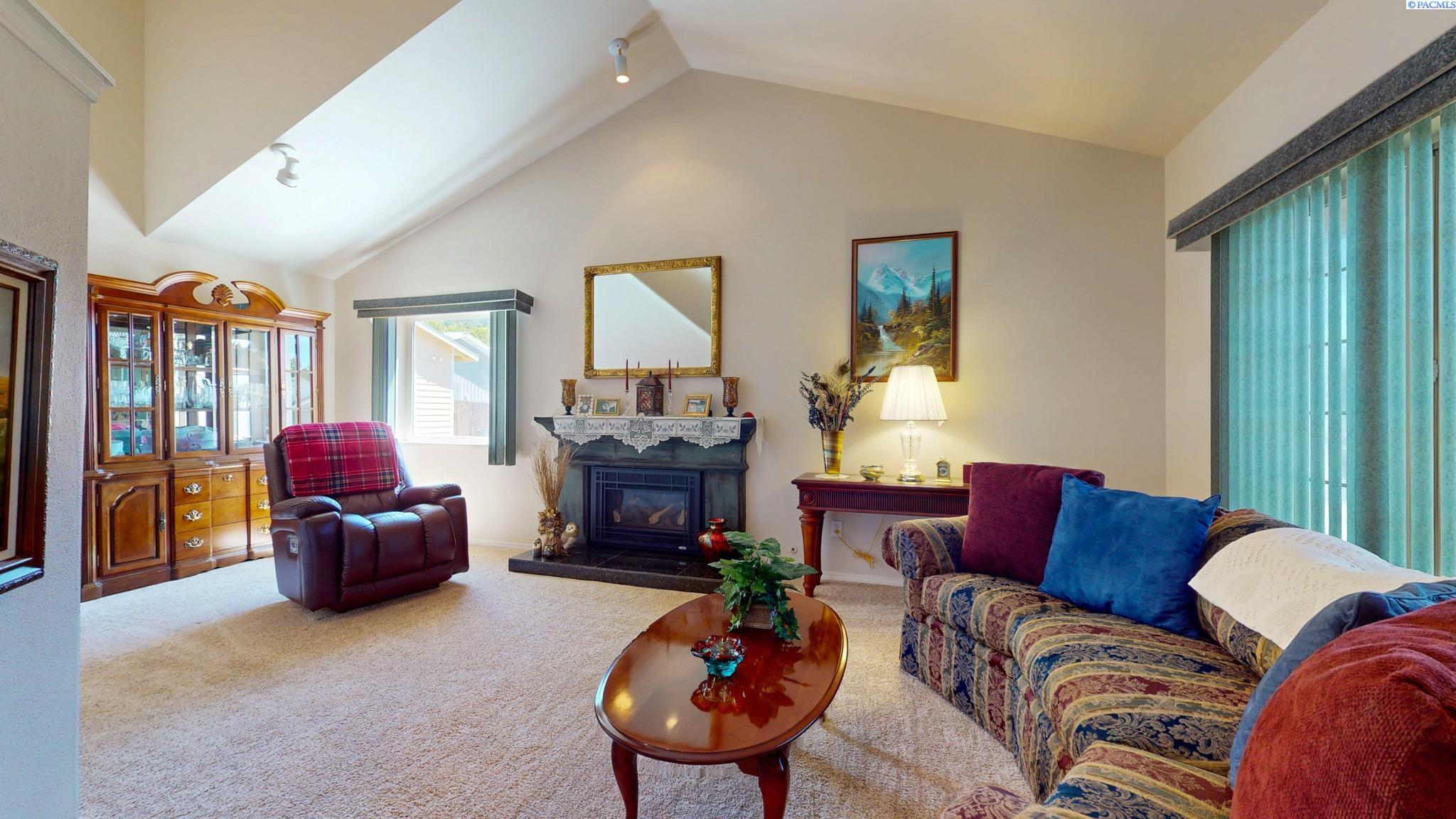 407 Young Pl, Kennewick, WA 99336