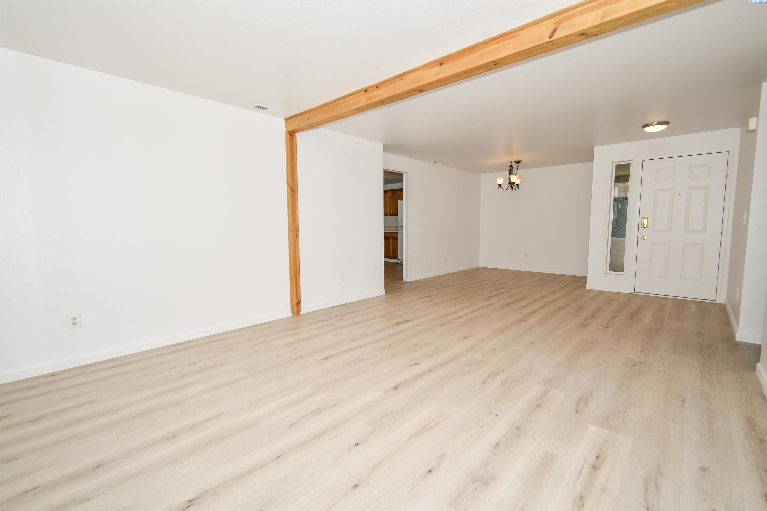6107 Dodger Dr, Pasco, WA 99301