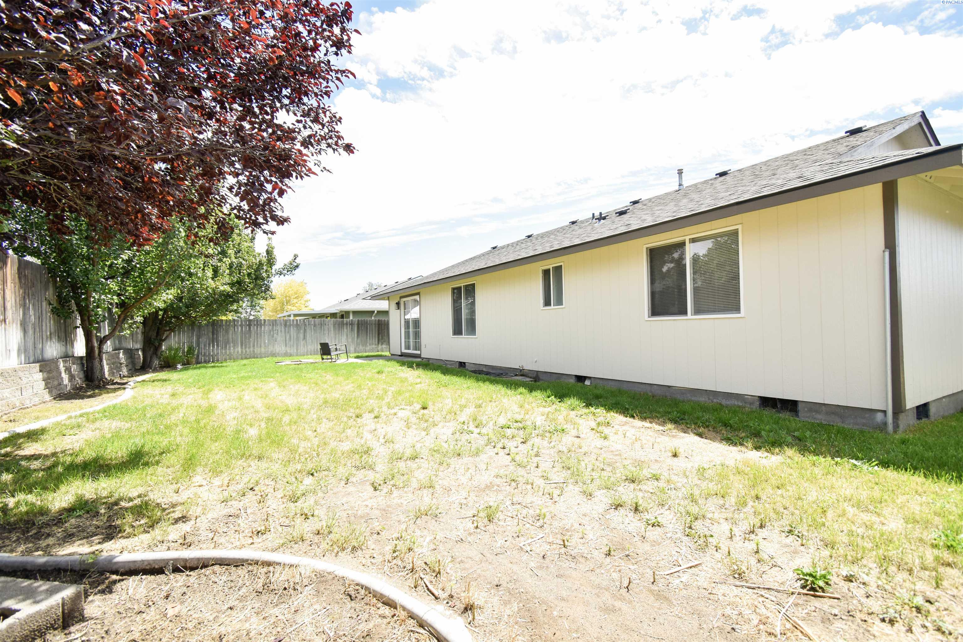 6107 Dodger Dr, Pasco, WA 99301