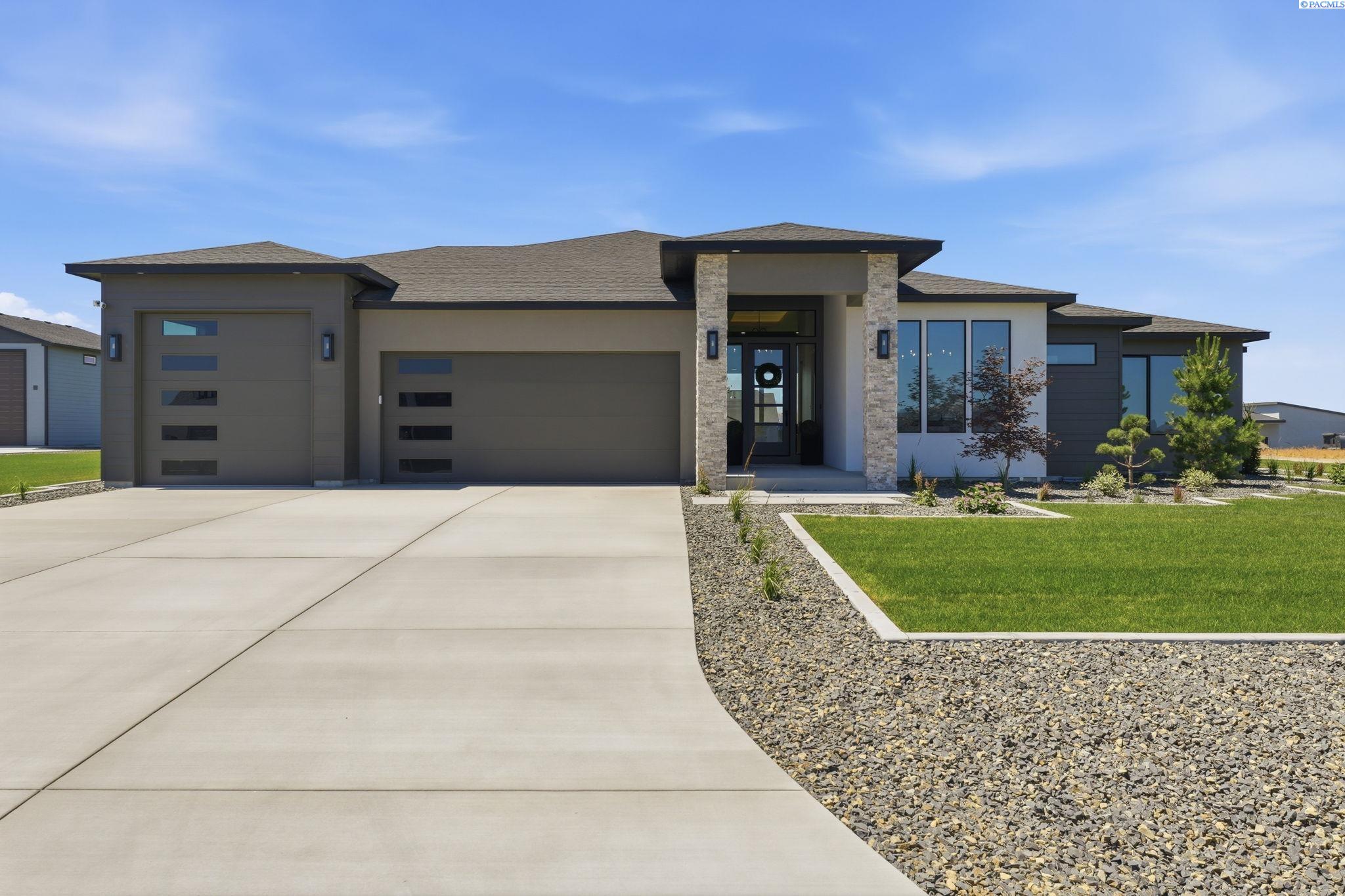 7220 Ambrosia St, Kennewick, WA 99338