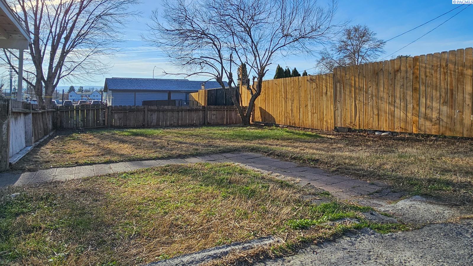 900 Gum St, Kennewick, WA 99336