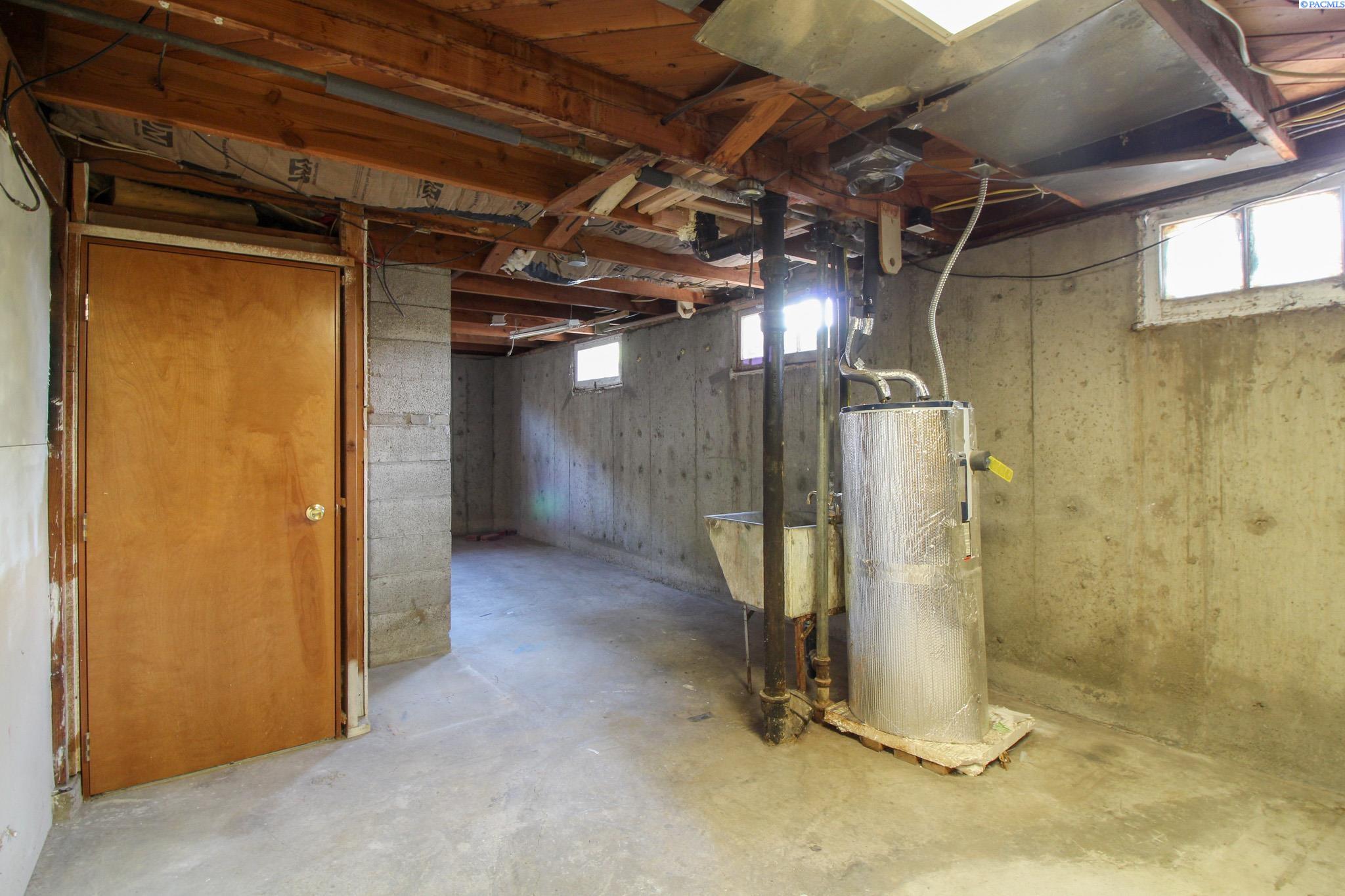 1907 Hood Ave, Richland, WA 99354