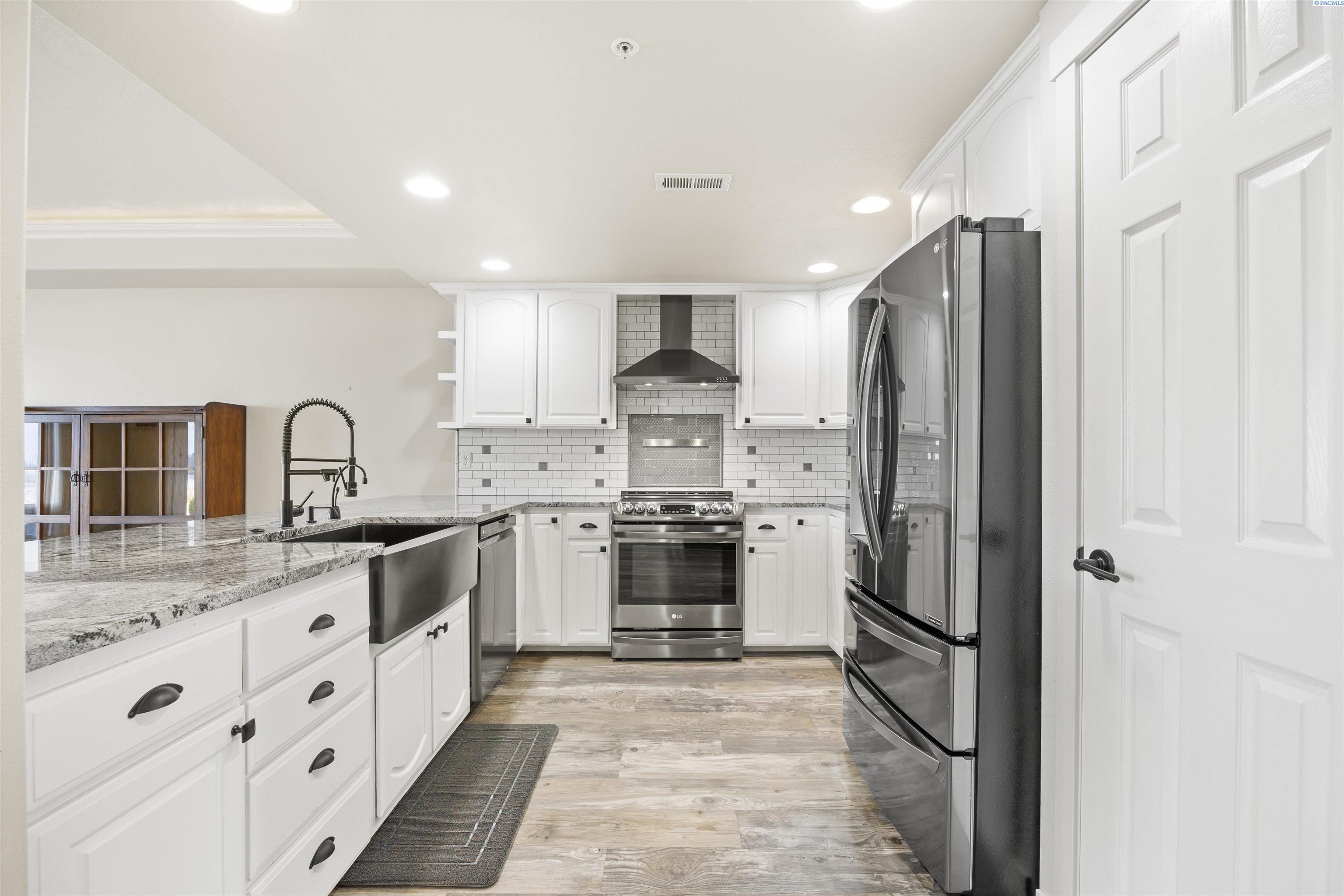 300 Columbia Point Dr #D101, Richland, WA 99352