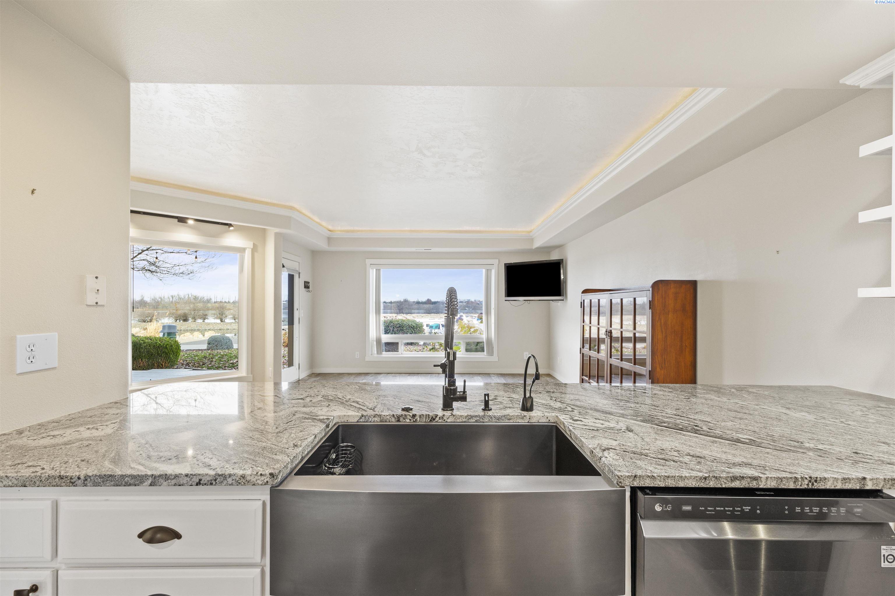 300 Columbia Point Dr Unit D101 #D101, Richland, WA 99352