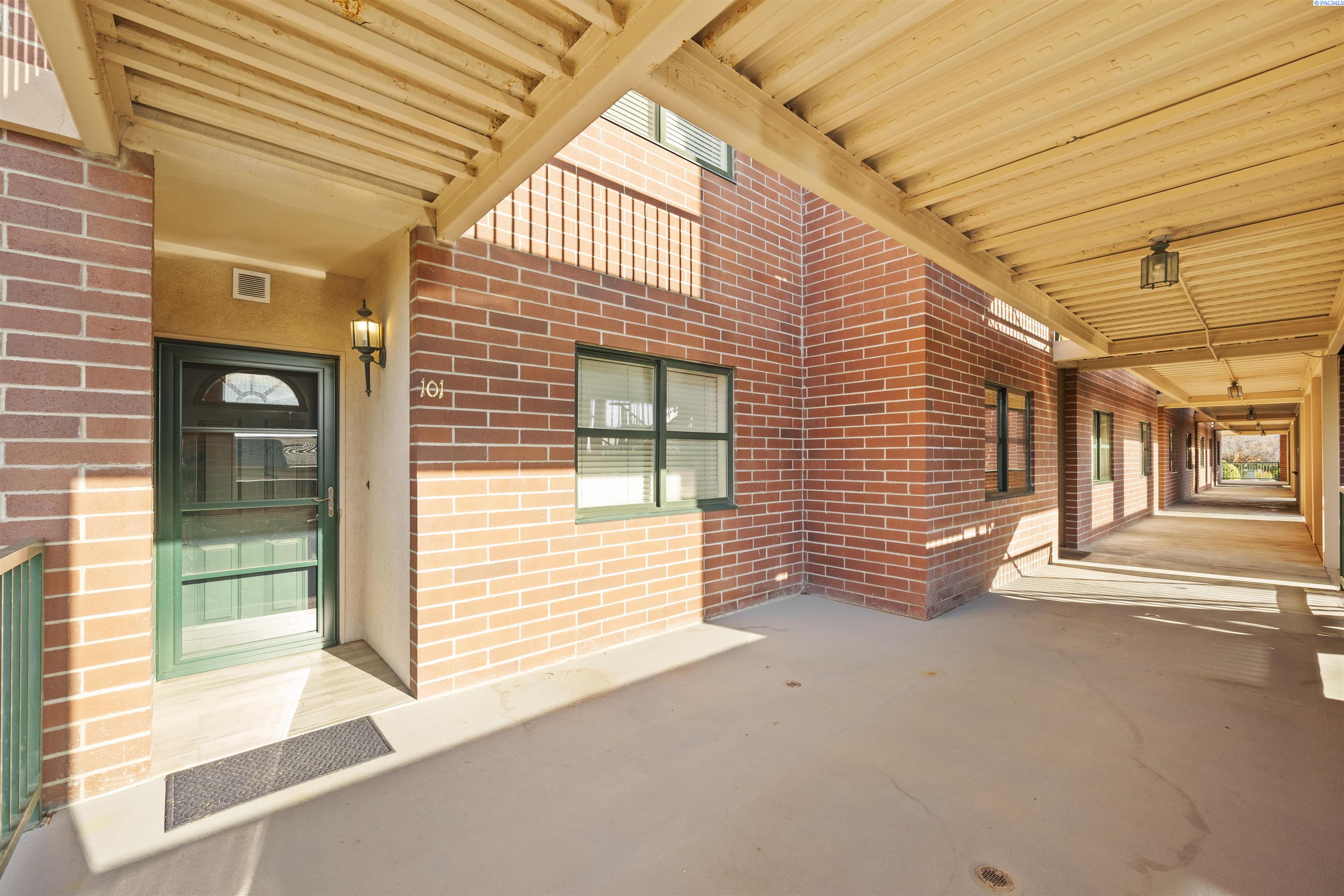 300 Columbia Point Dr #D101, Richland, WA 99352