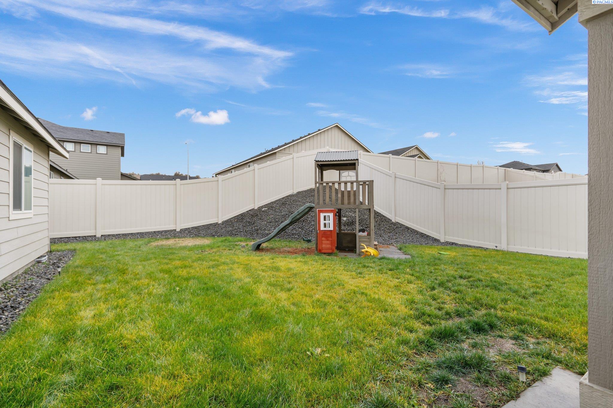 2937 Castle Rock Blvd, Richland, WA 99352