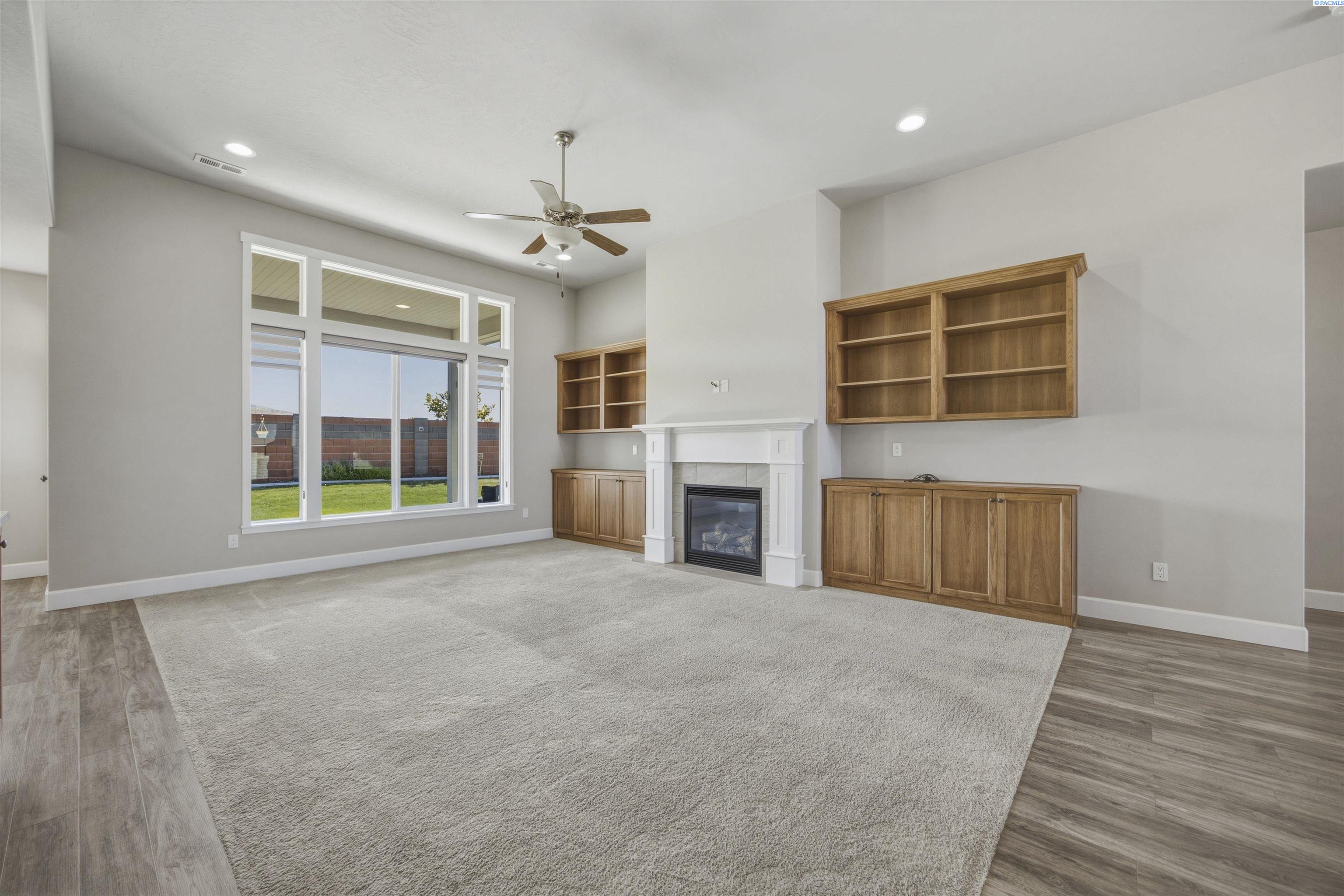 6988 31st Ave, Kennewick, WA 99338
