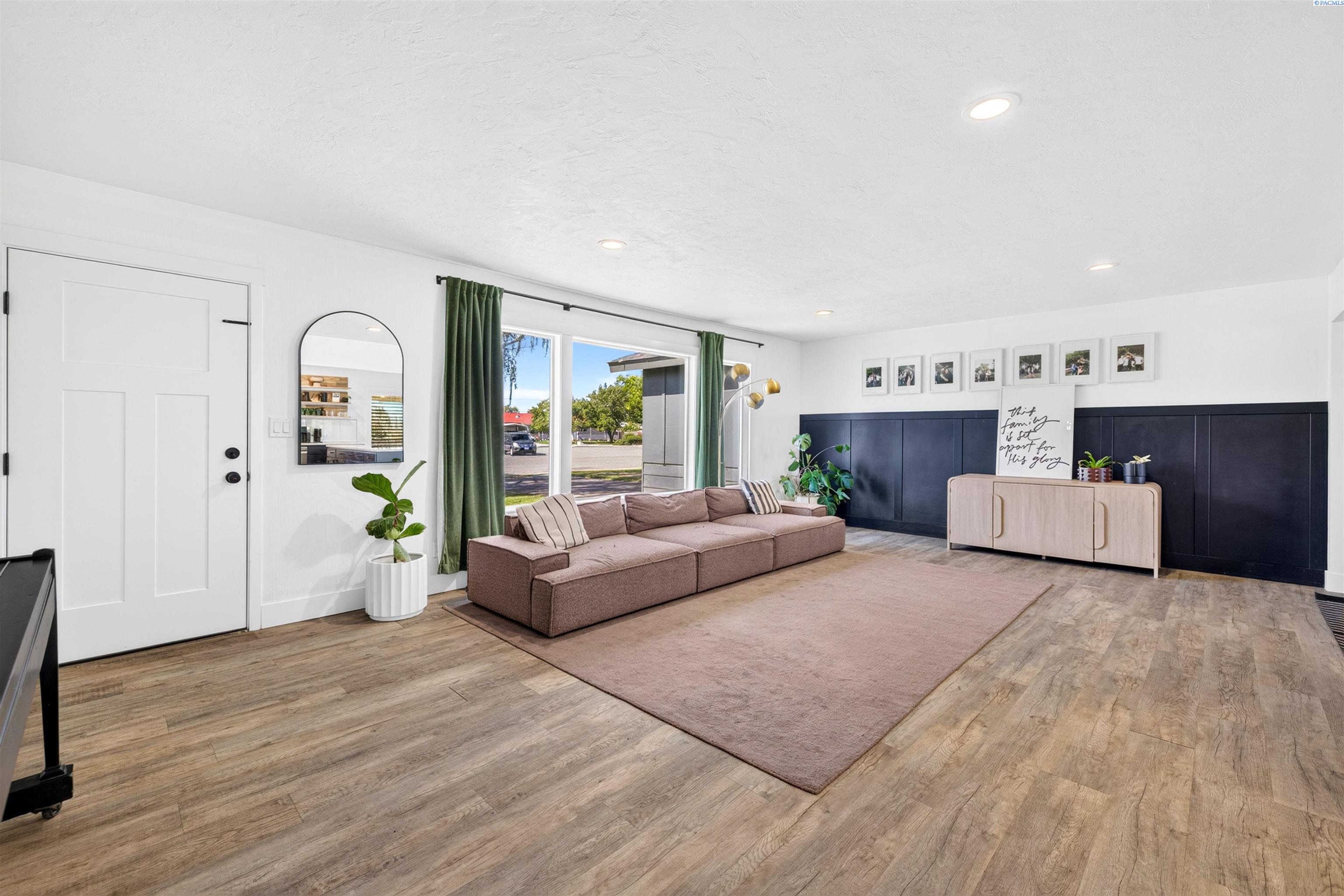 4004 Okanogan Ave, Kennewick, WA 99336