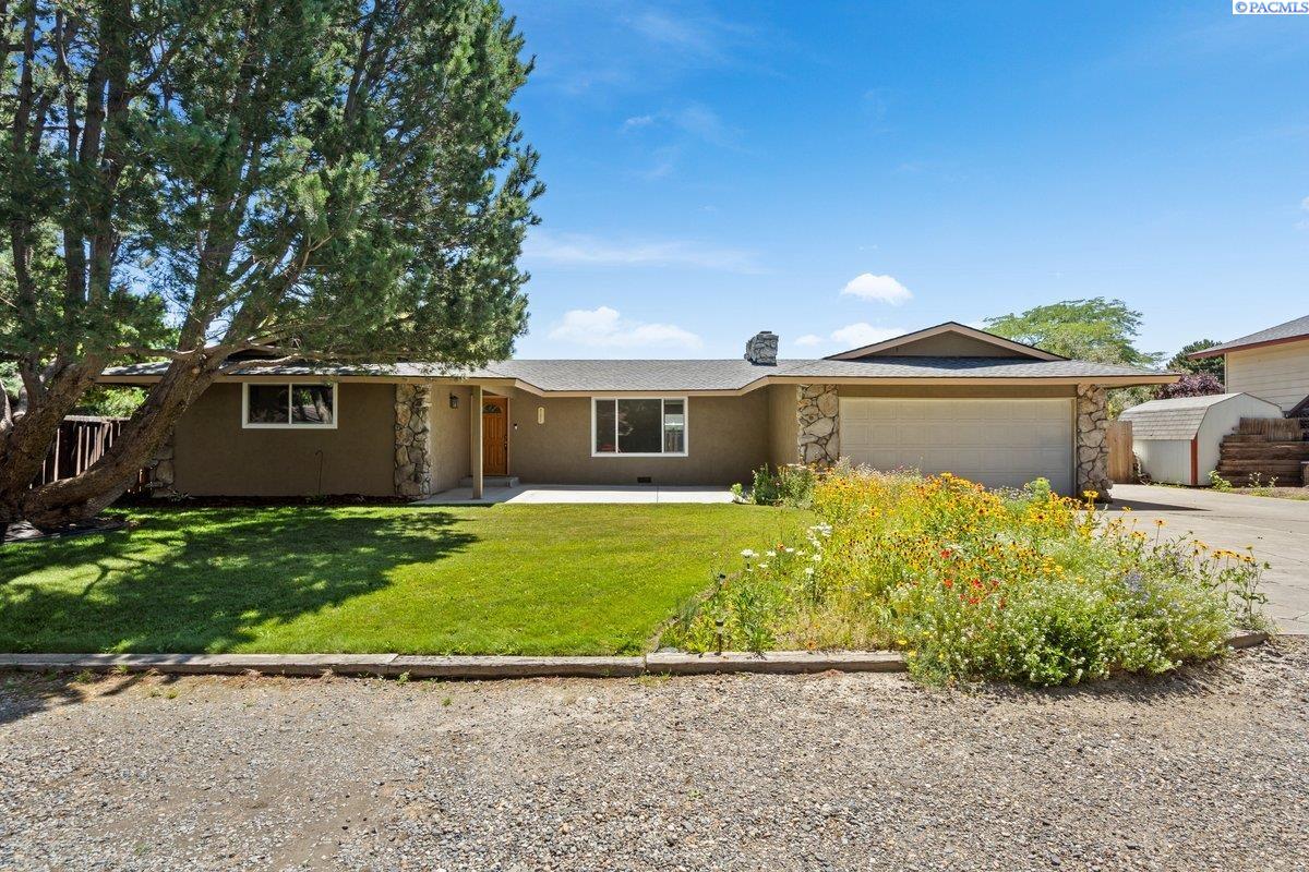 827 25th Ave, Kennewick, WA 99337-4248
