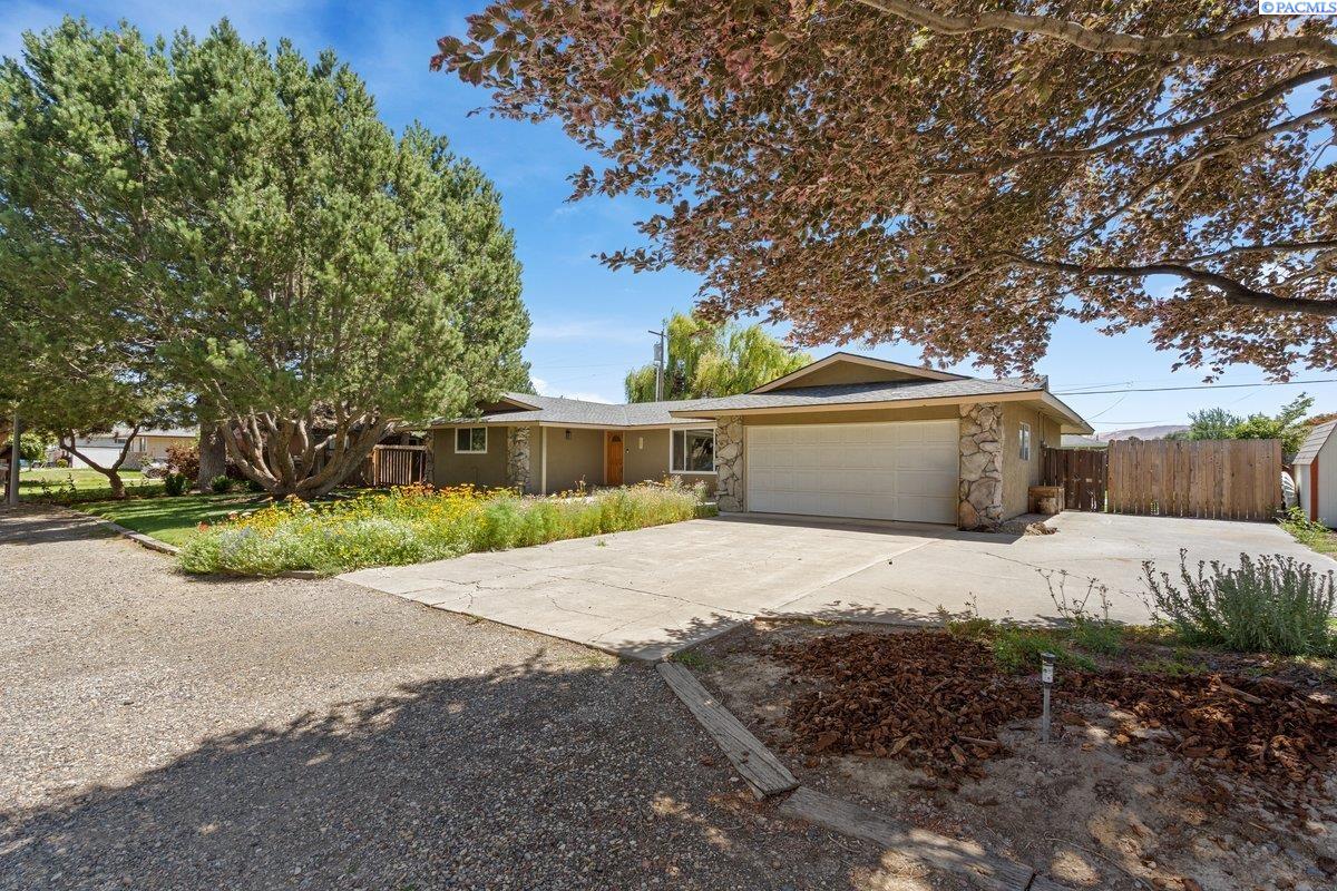 827 25th Ave, Kennewick, WA 99337-4248