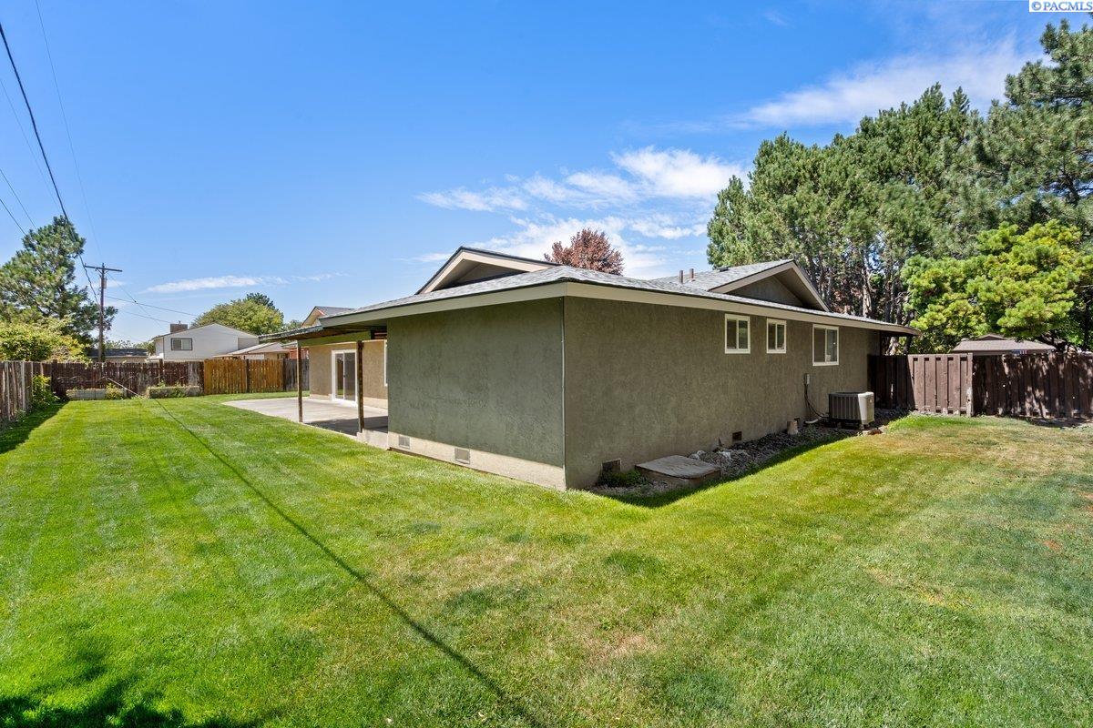 827 25th Ave, Kennewick, WA 99337-4248