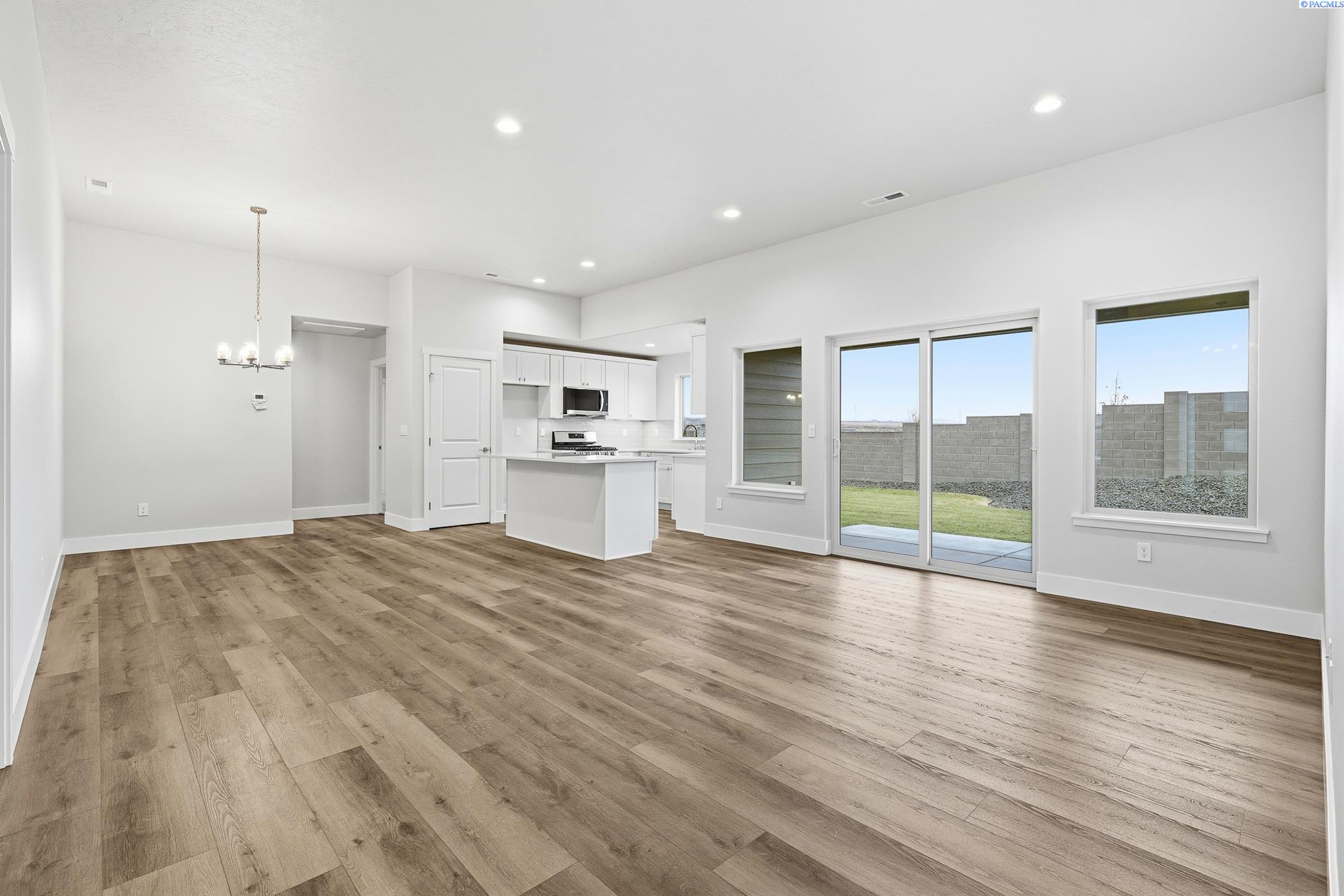 2888 Roosevelt St, Kennewick, WA 99338