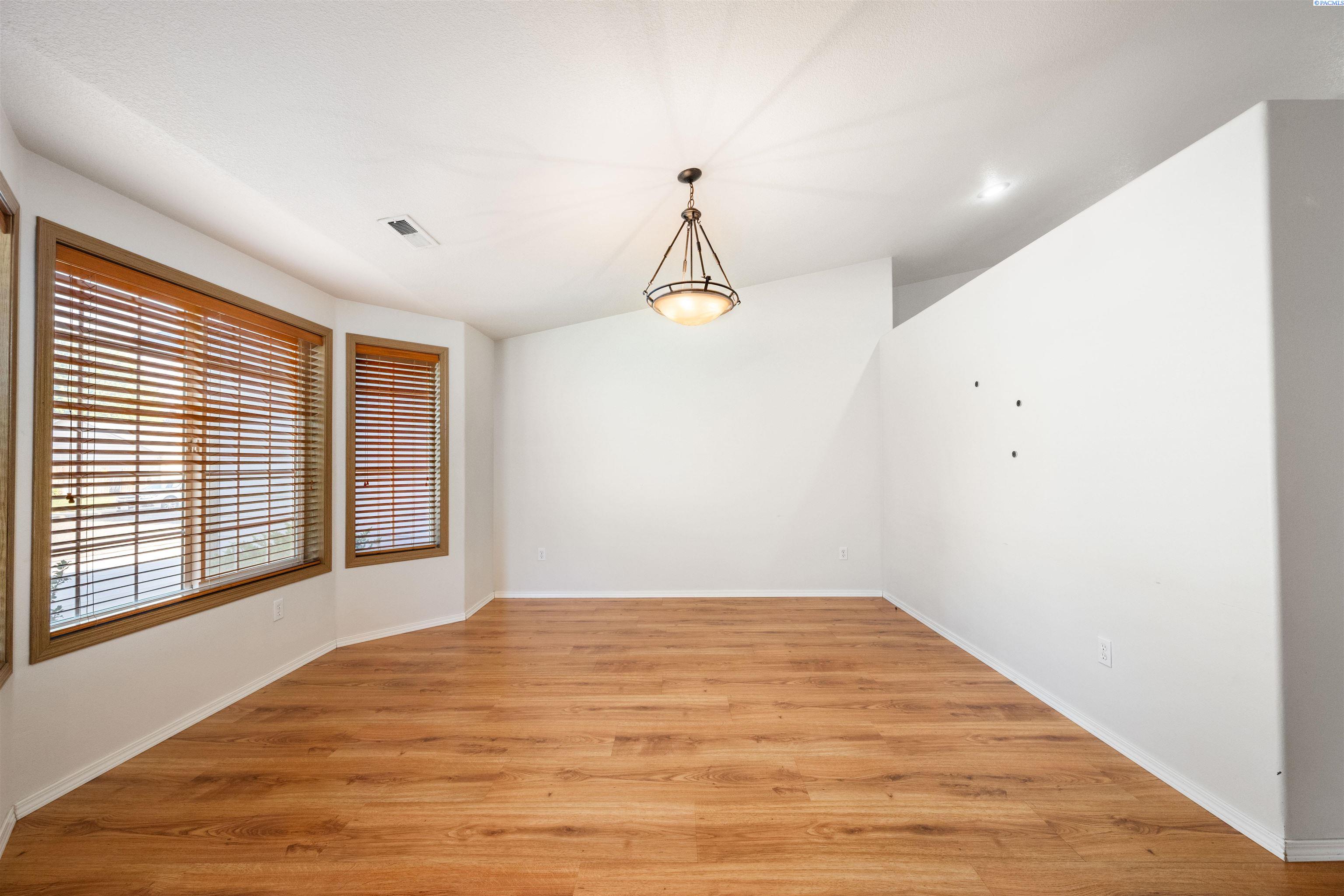3807 Newport St, Kennewick, WA 99337