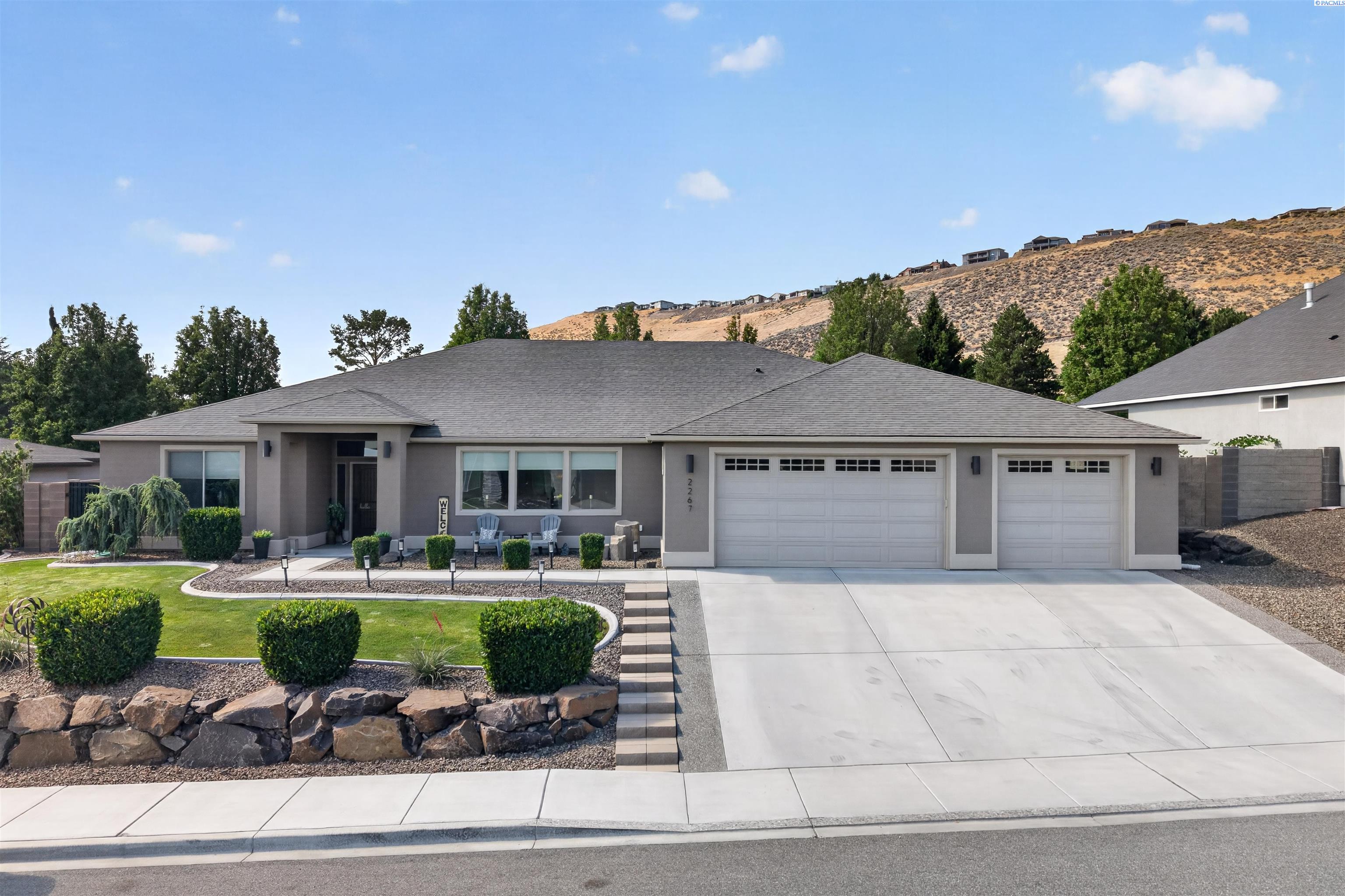 2267 Sky Meadow Ave, Richland, WA 99354