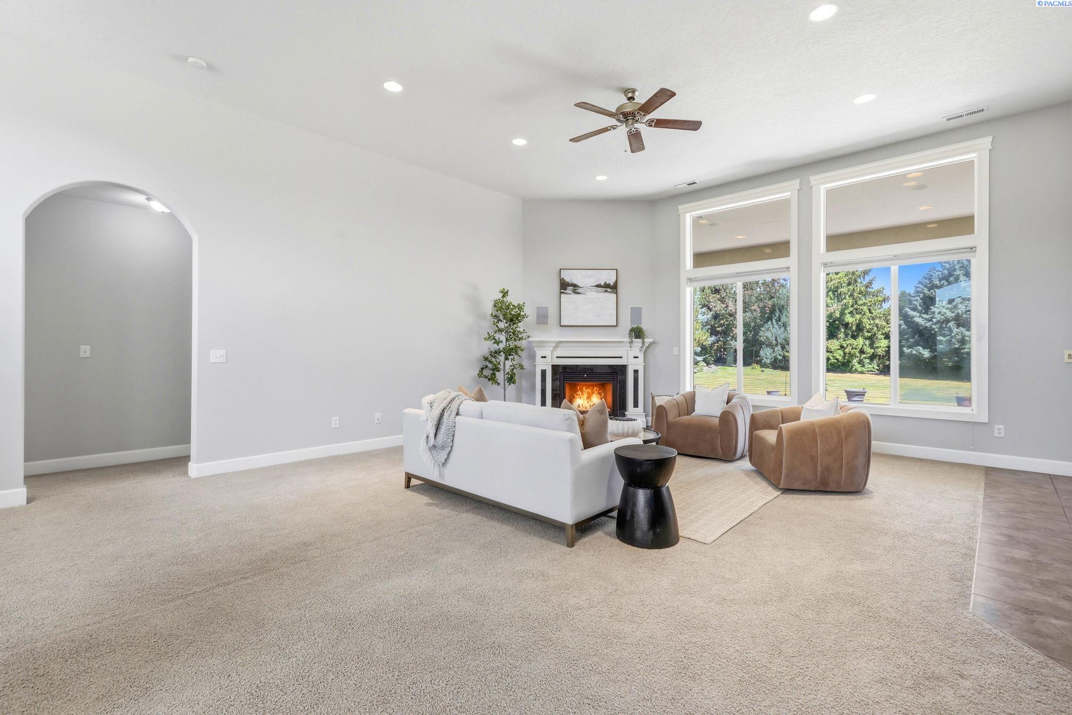 104318 Nicole Dr, Kennewick, WA 99338