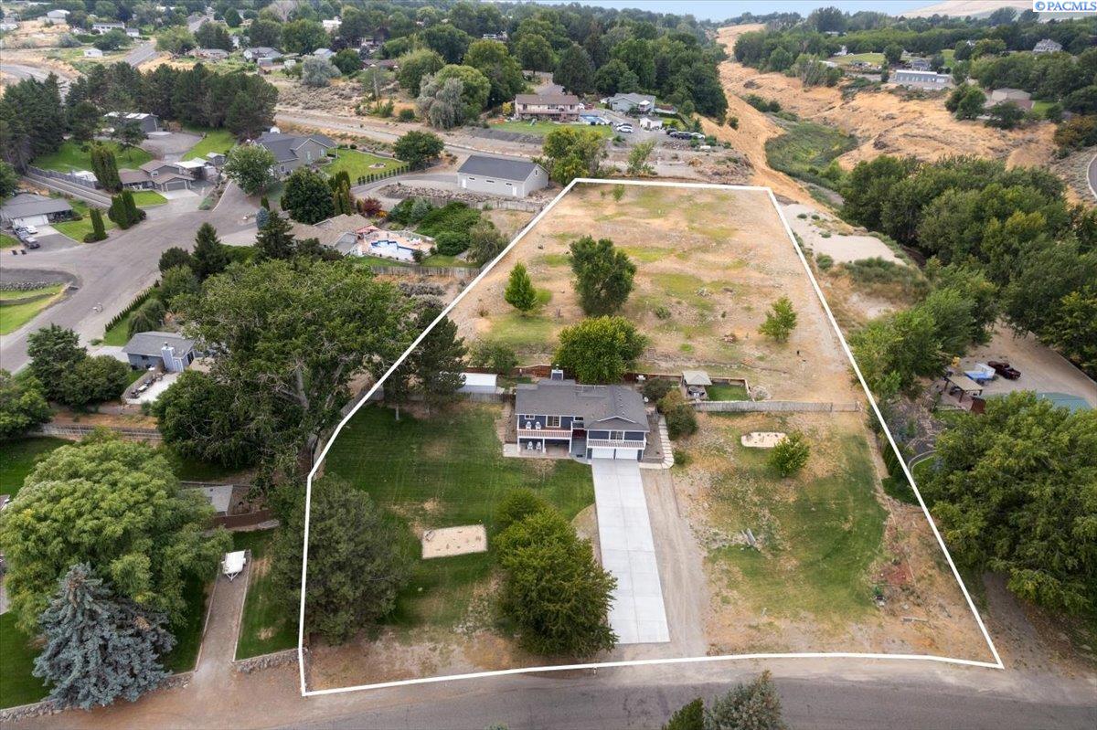 3026 Escolar Rd, Kennewick, WA 99338