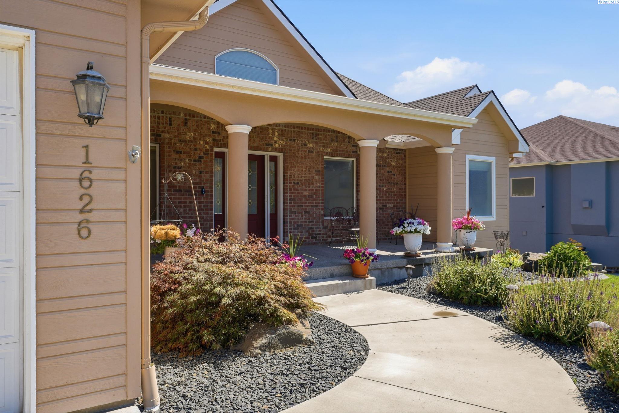 1626 Meadow Hills Dr, Richland, WA 99352