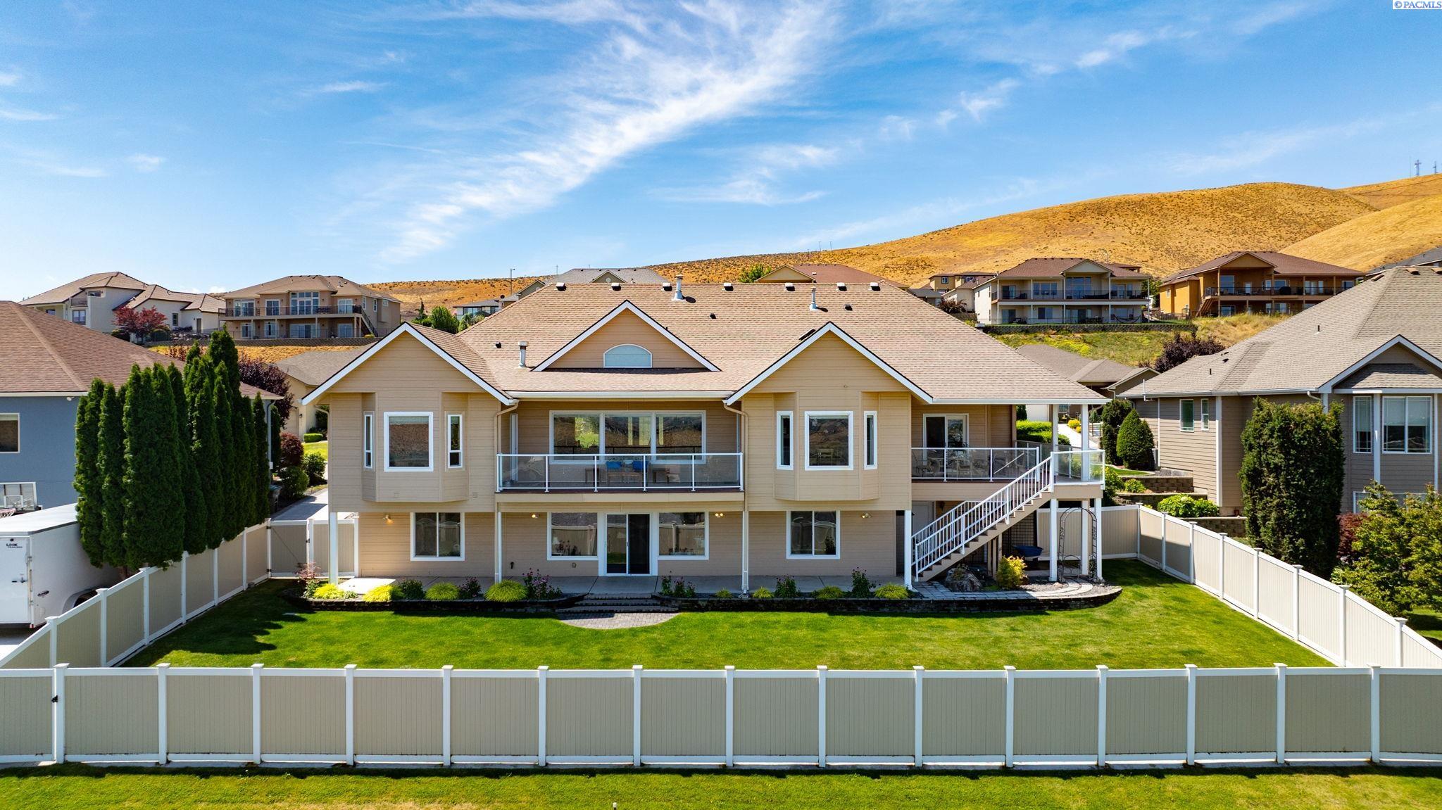 1626 Meadow Hills Dr, Richland, WA 99352
