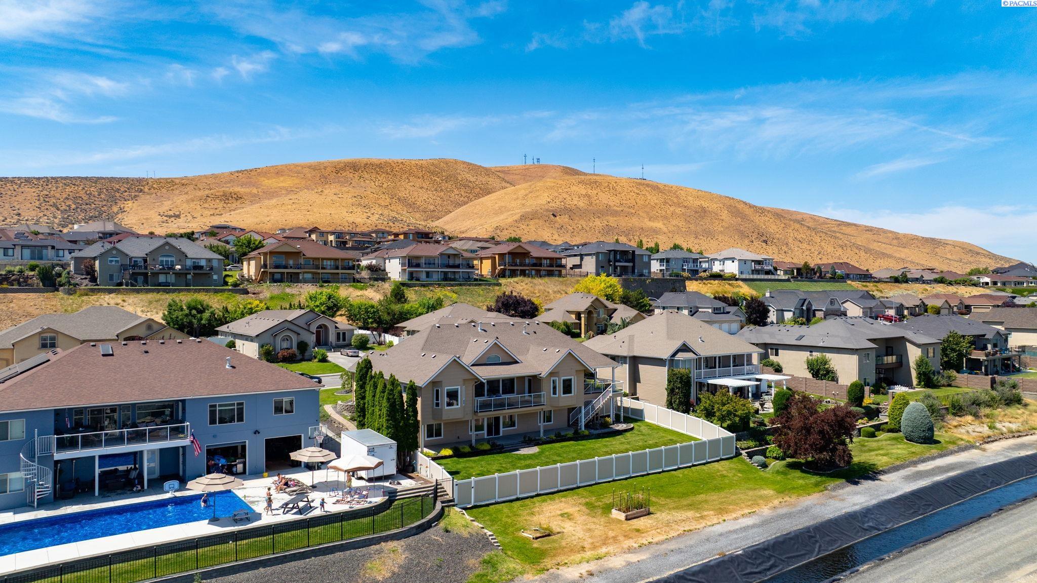 1626 Meadow Hills Dr, Richland, WA 99352