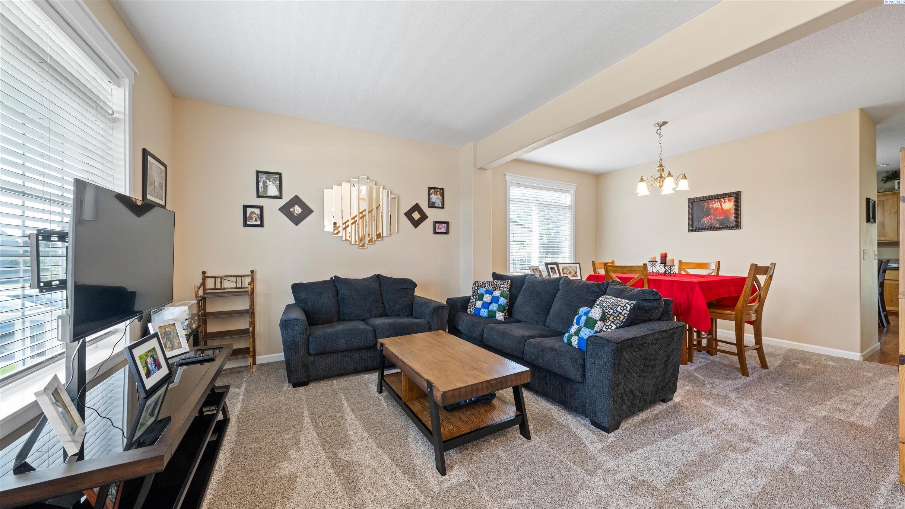 6206 Midland Ln, Pasco, WA 99301