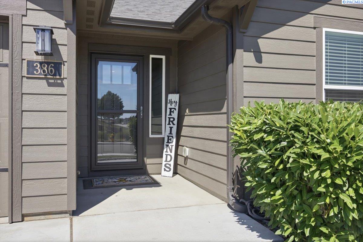 386 Wishkah Dr, Richland, WA 99352