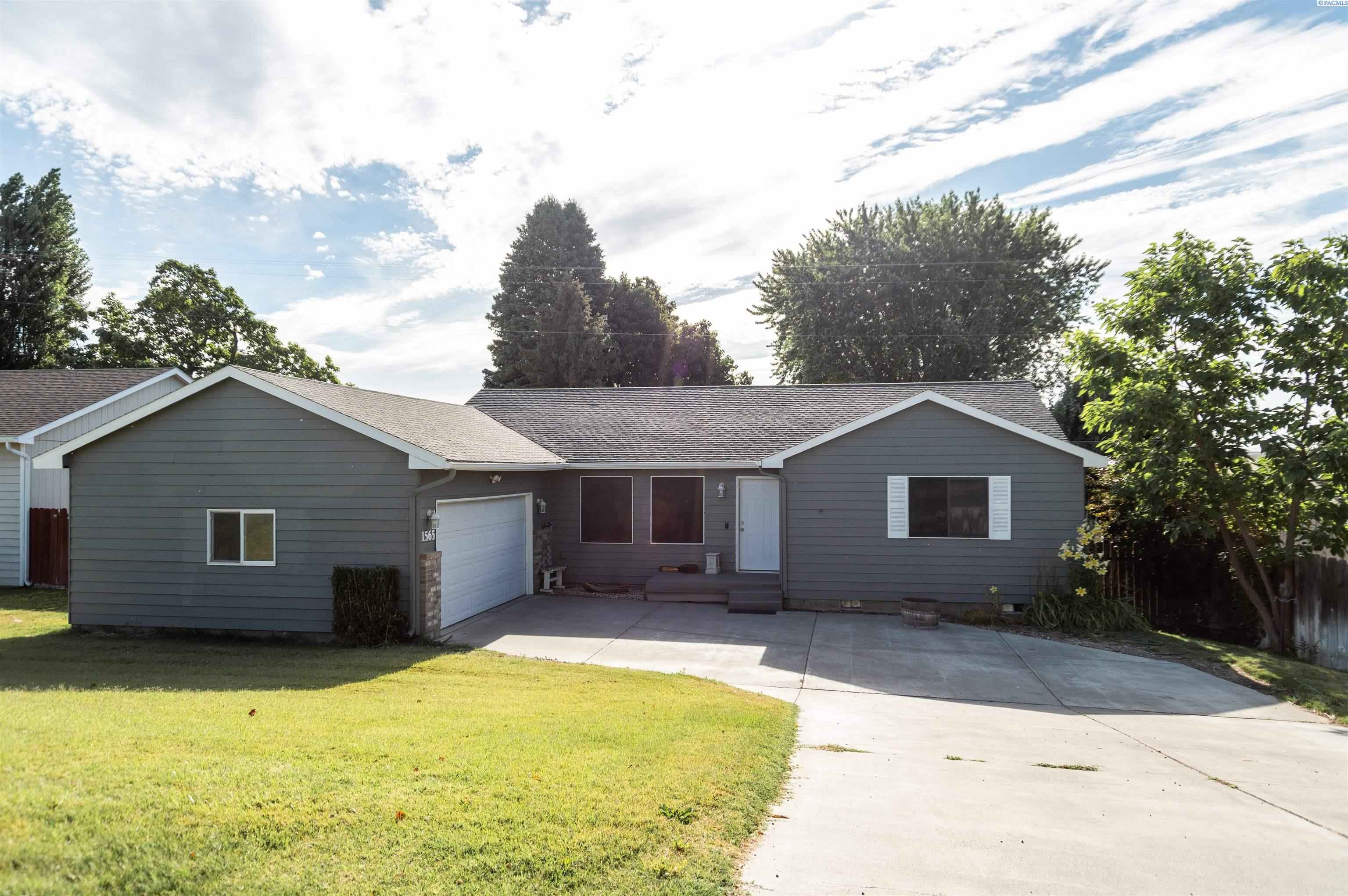 1565 11th St, Benton City, WA 99320