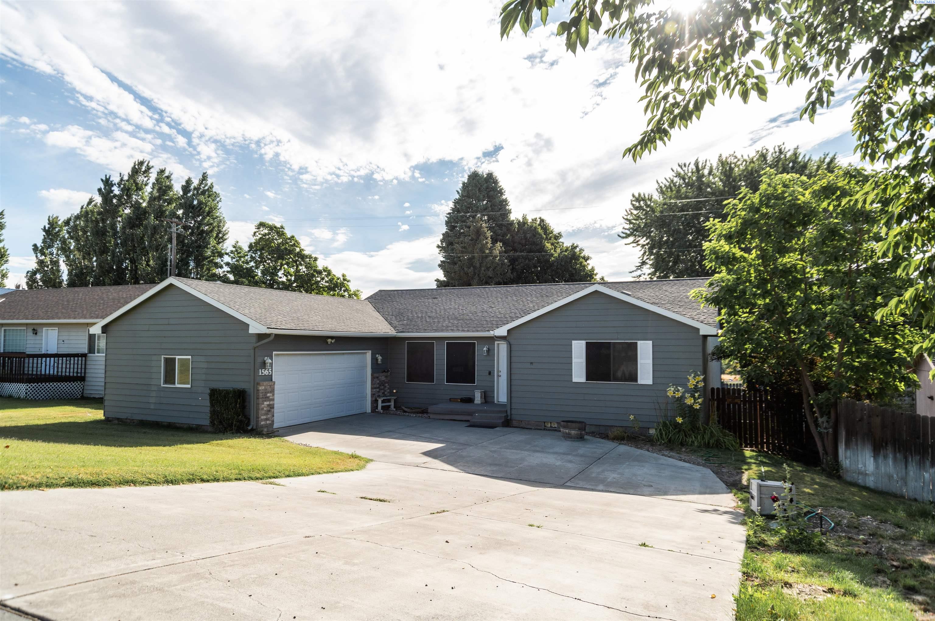 1565 11th St, Benton City, WA 99320