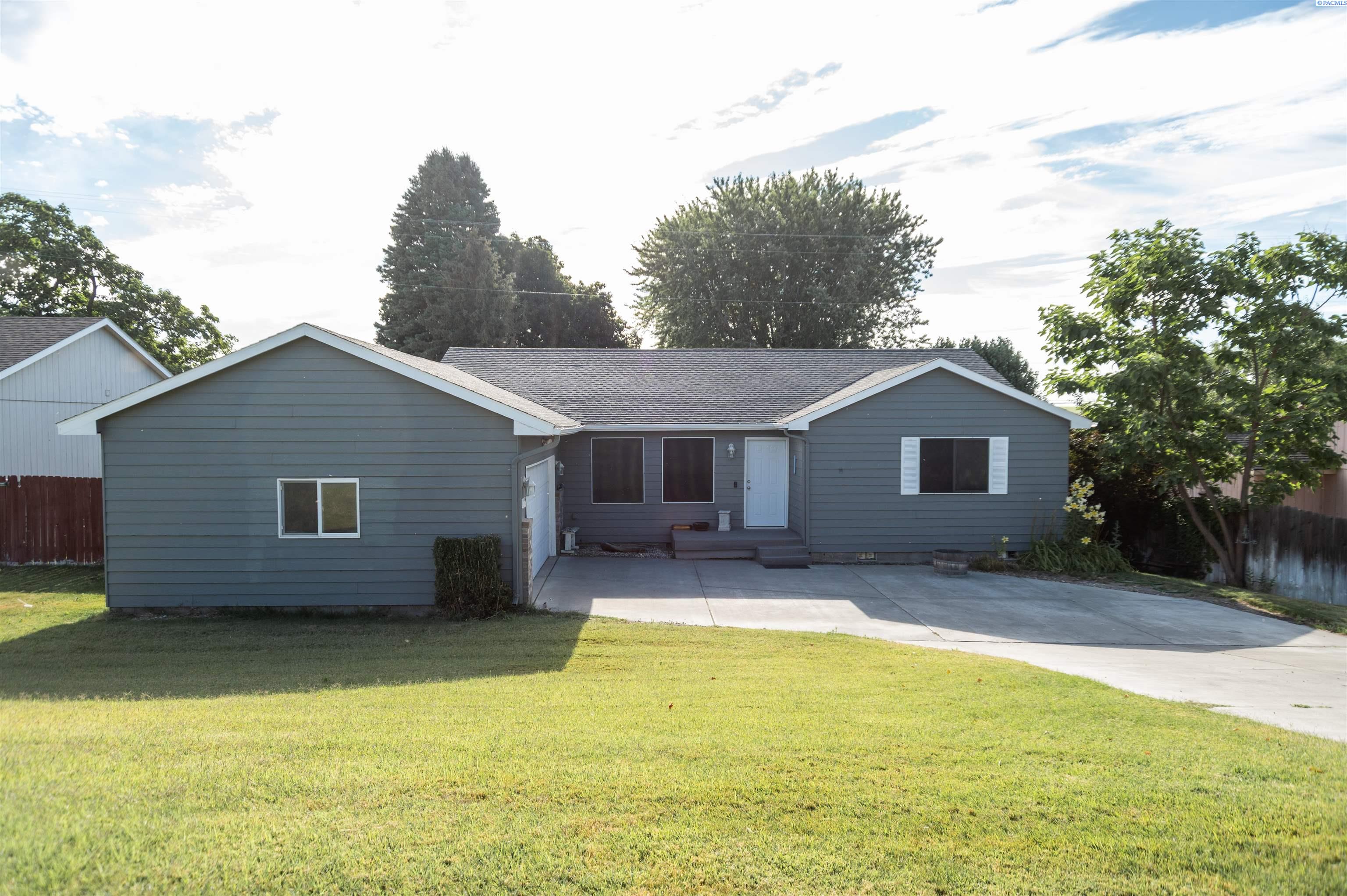 1565 11th St, Benton City, WA 99320
