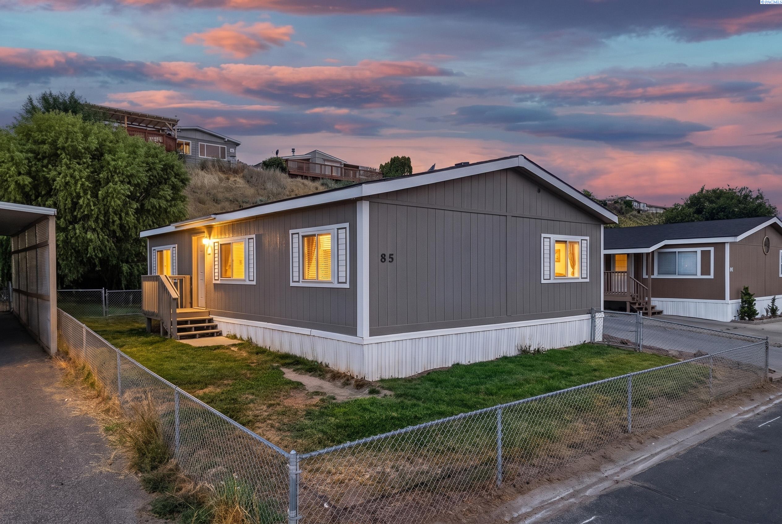 85 Ridgecliff Dr, Richland, WA 99352