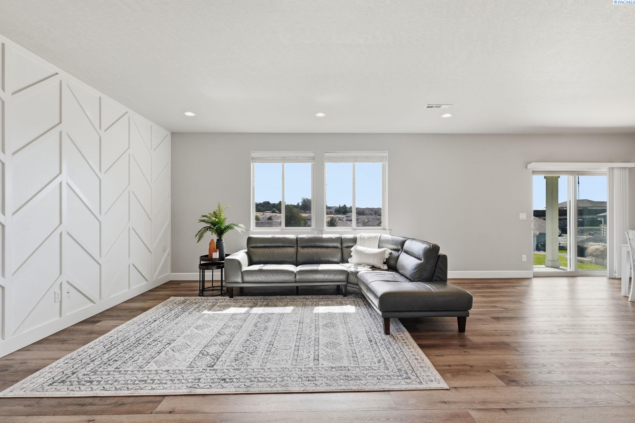 6037 32nd Ave, Kennewick, WA 99338
