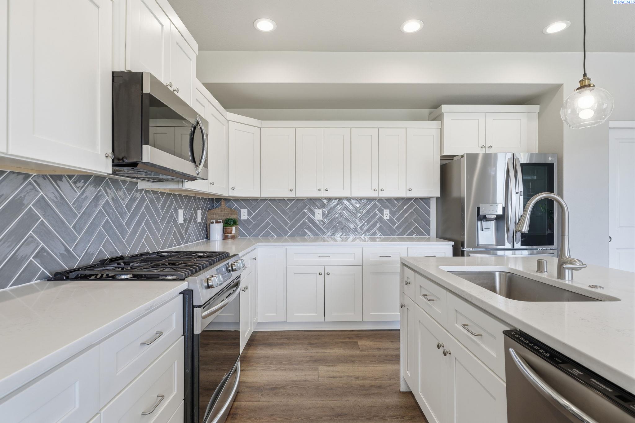 6037 32nd Ave, Kennewick, WA 99338