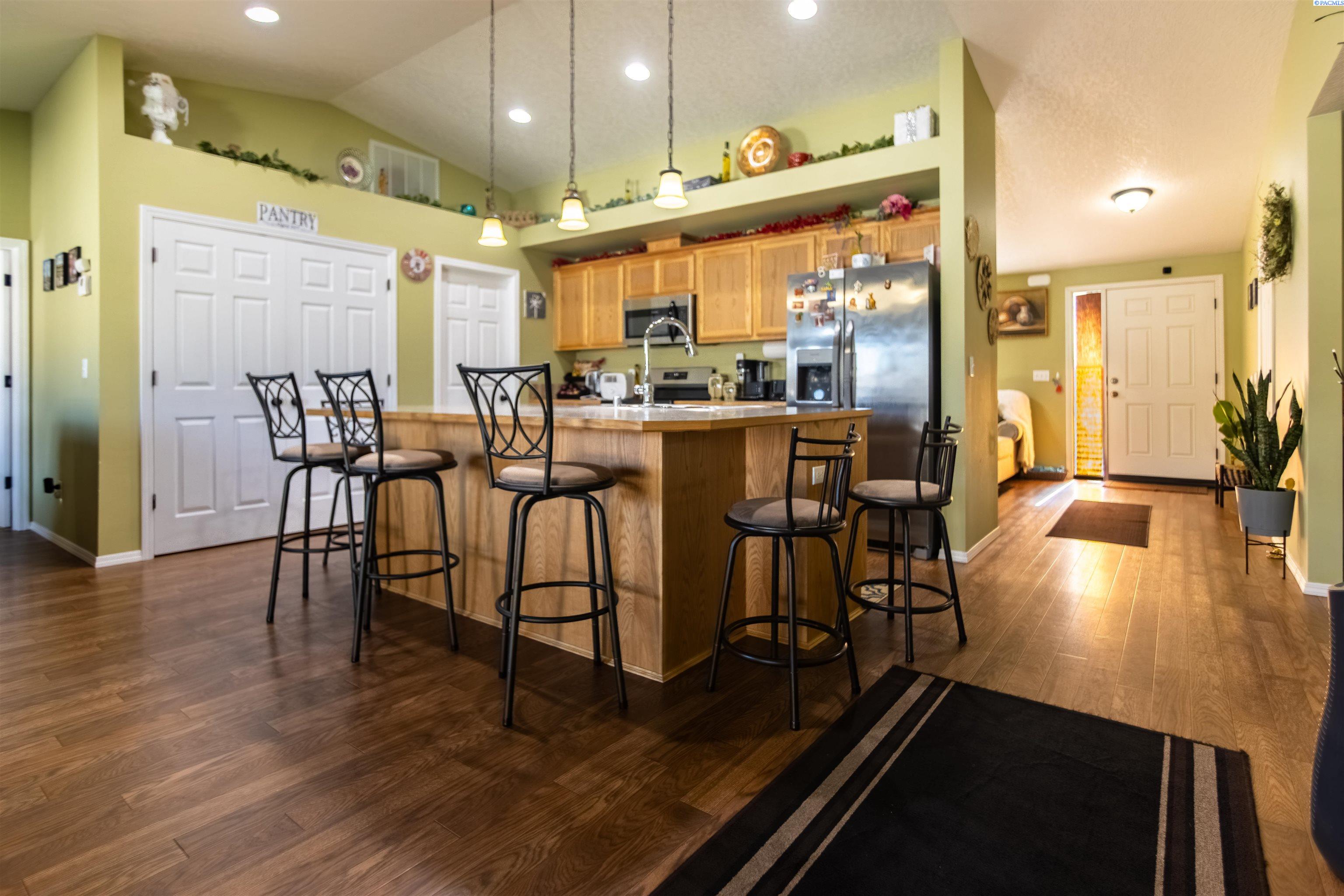 6307 Panther Ln, Pasco, WA 99301
