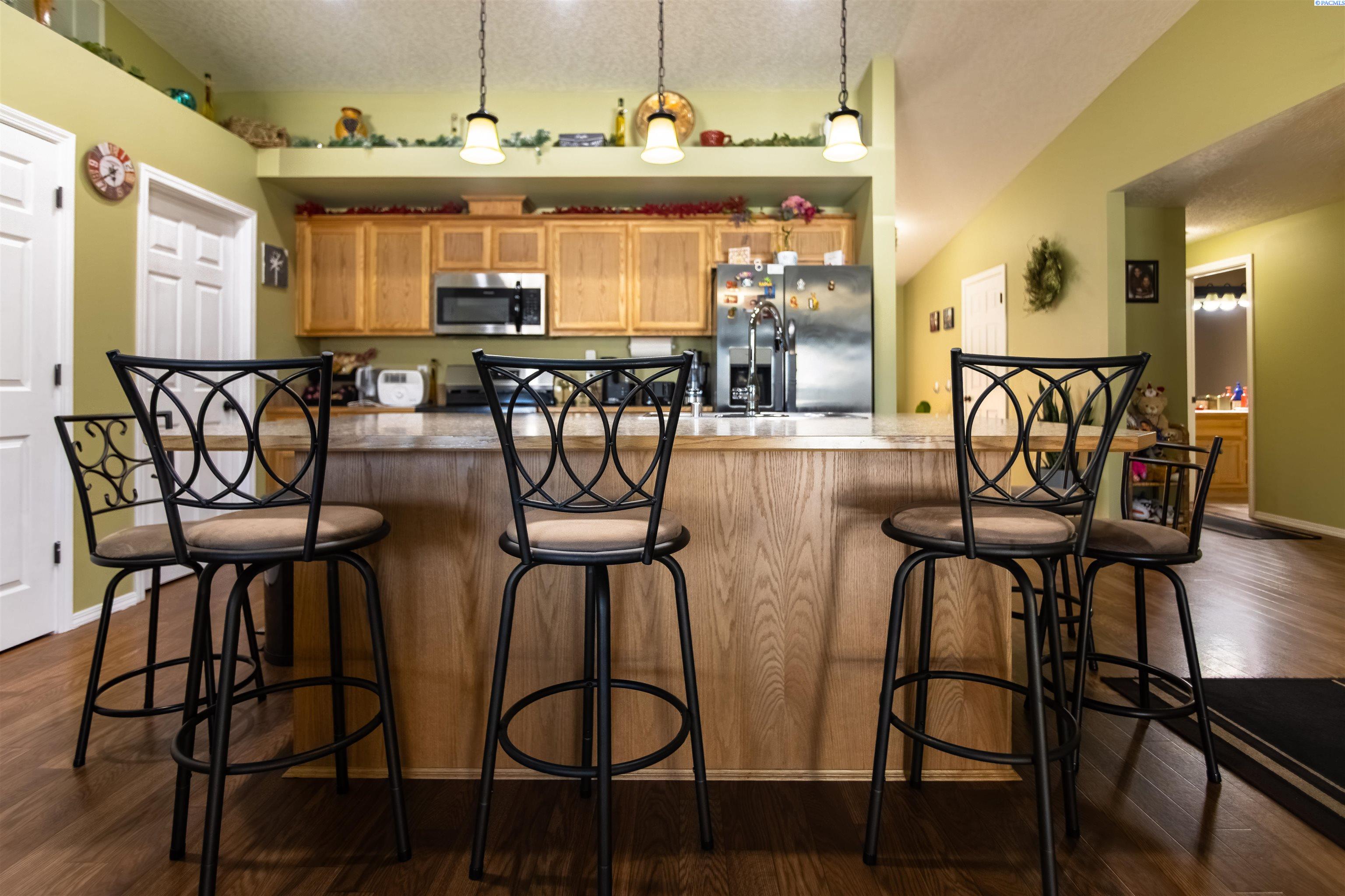 6307 Panther Ln, Pasco, WA 99301