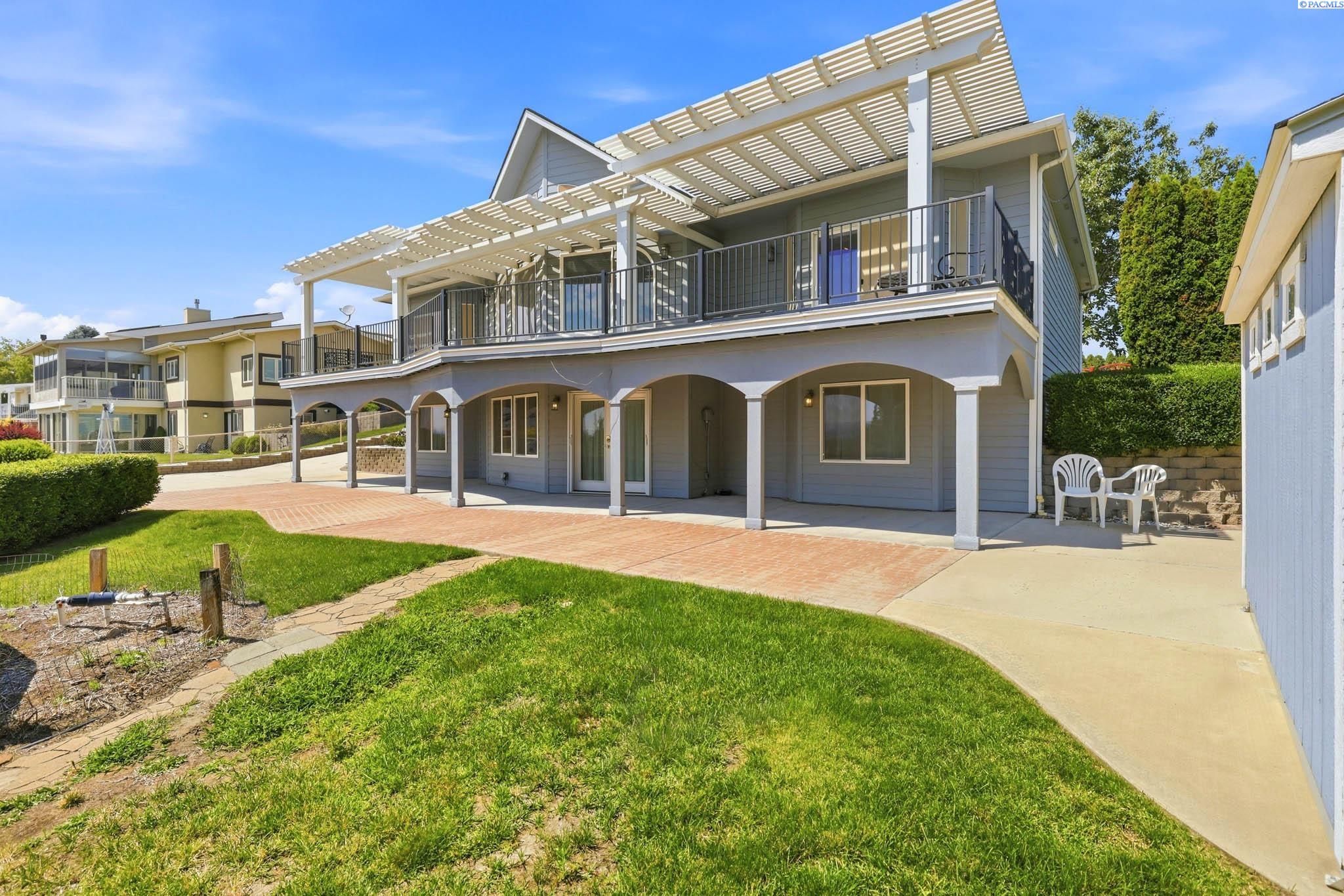 4004 Desert Plateau Dr, Pasco, WA 99301