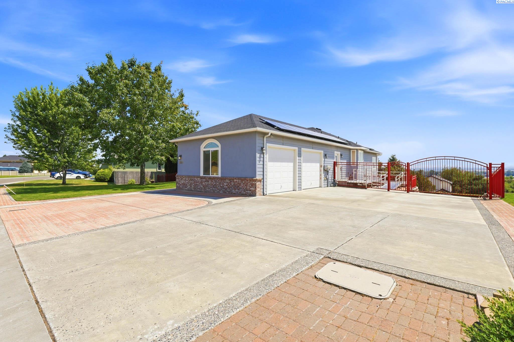 4004 Desert Plateau Dr, Pasco, WA 99301