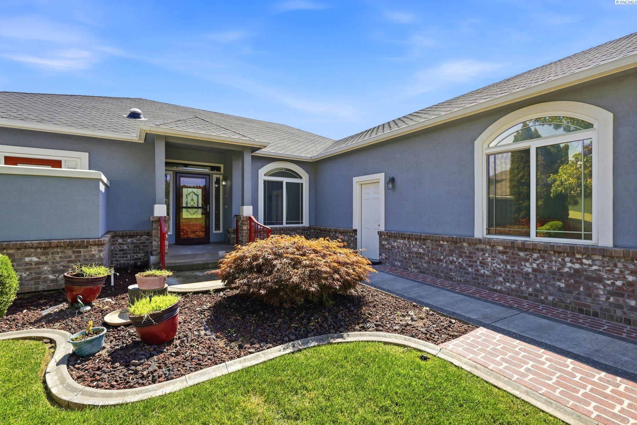 4004 Desert Plateau Dr, Pasco, WA 99301