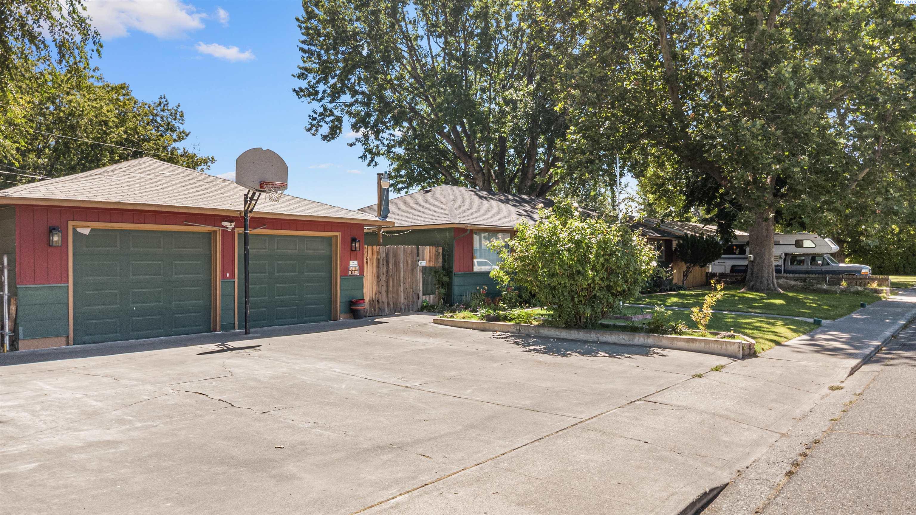 1305 Everett St, Kennewick, WA 99337